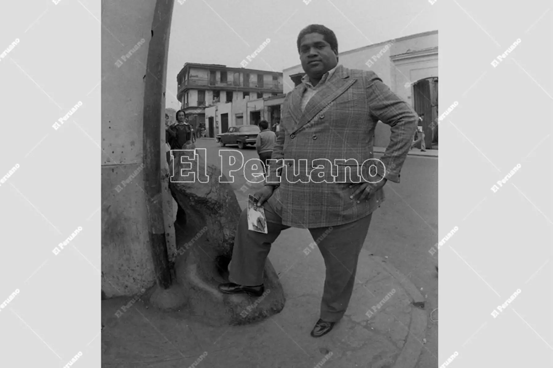 Lima - 28 setiembre 1976 / Cantante Arturo "Zambo" Cavero en Barrios Altos. Foto Archivo Histórico de El Peruano / Rolando Ángeles