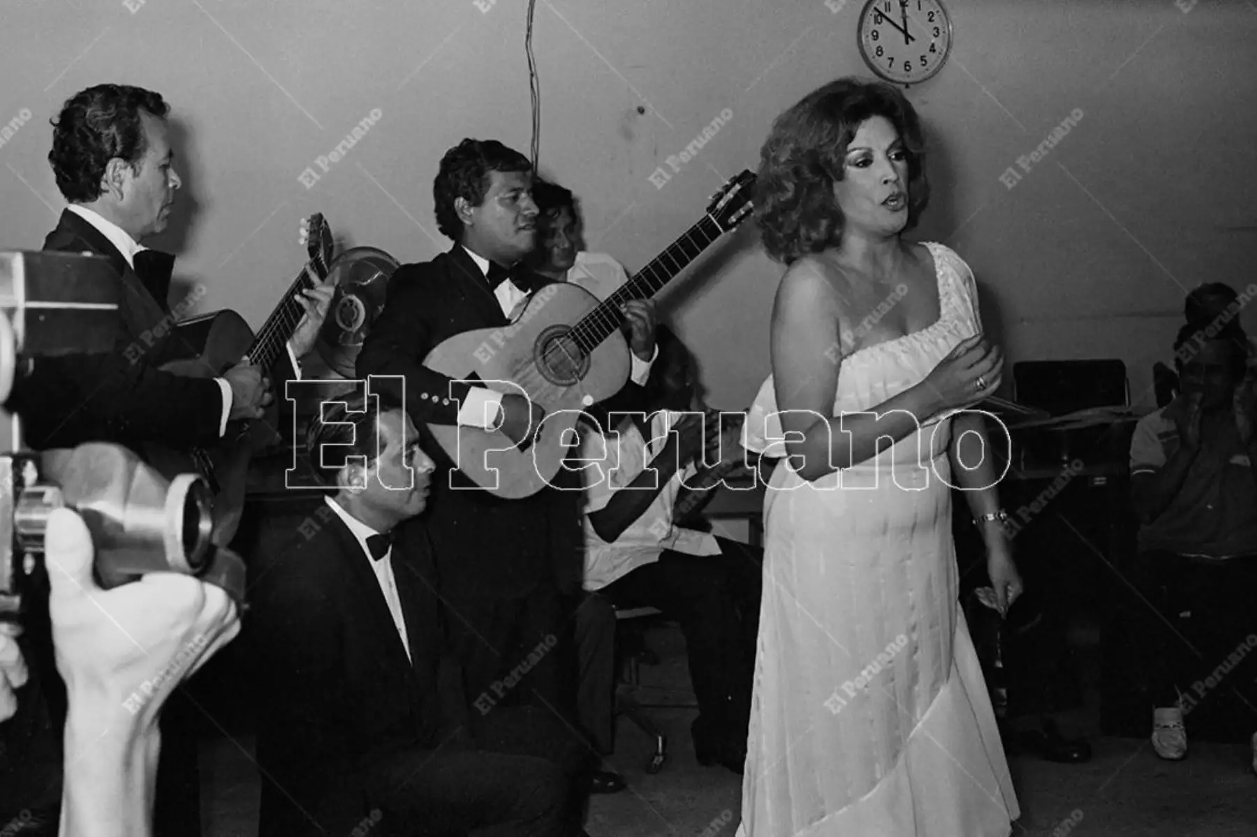 Lima - 6 abril 1983 / Edith Barr en la serenata criolla por el aniversario del diario La Crónica. Foto: Archivo Histórico de El Peruano / Leoncio Mariscal