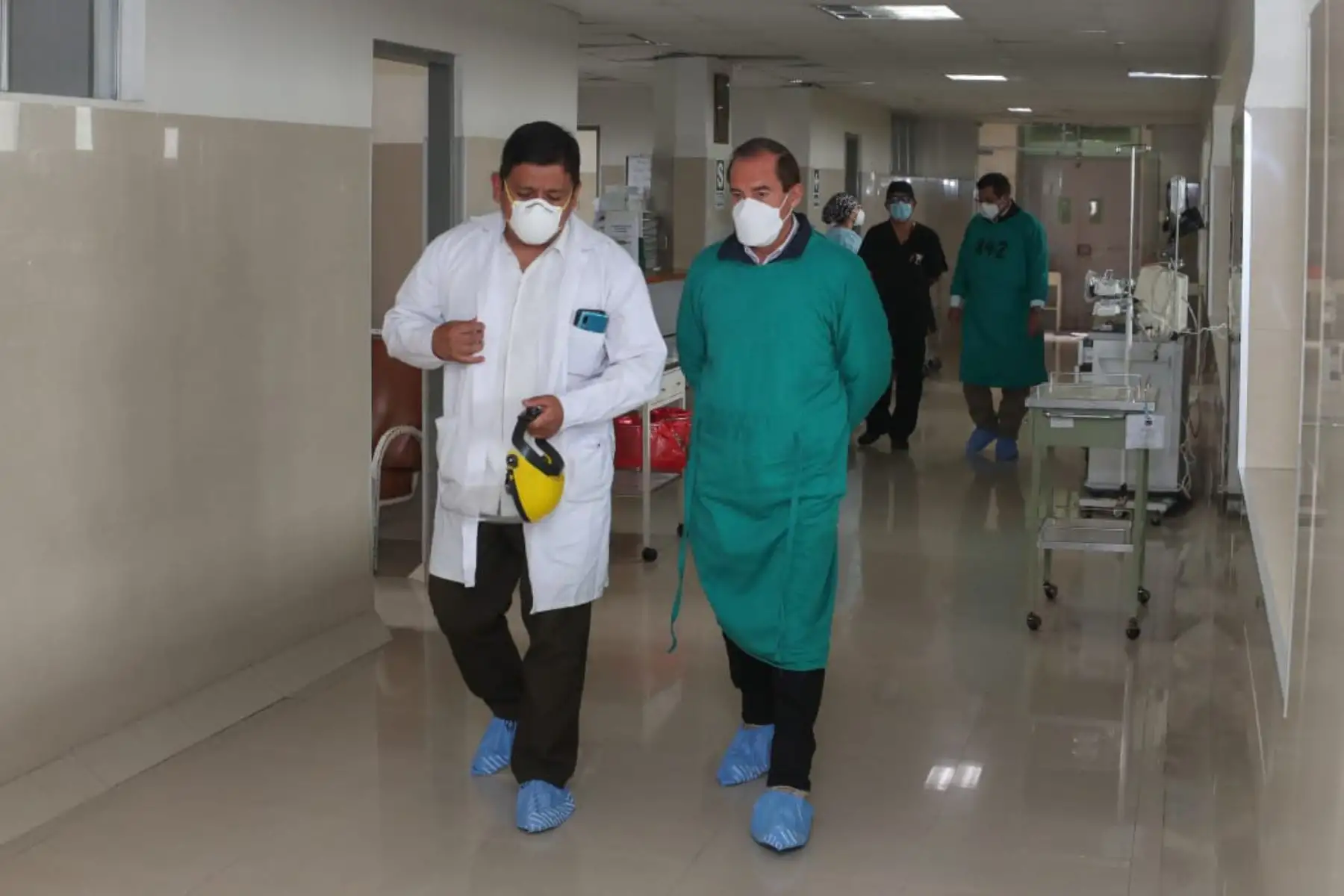 El premier Walter Martos y el ministro de Defensa, visitaron esta mañana a los tres miembros del Ejercito  que resultaron heridos en una operación contra el terrorismo en el Vraem, en el Hospital Militar Central.Foto:ANDINA/ PCM