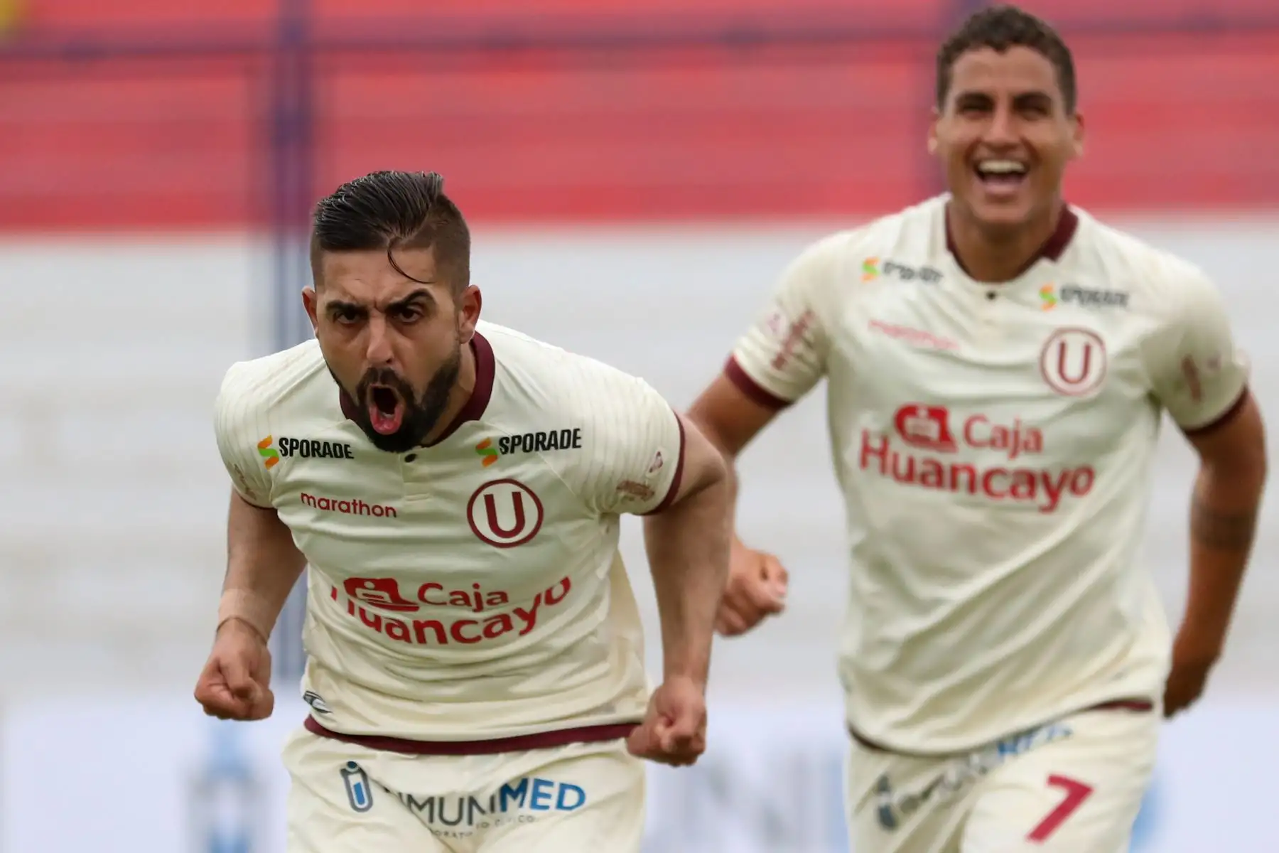 Jugadores de Universitario de deportes celebran tras anotar ante Alianza UDH, por la fecha 2 de la fase 2 de la Liga 1, en el estadio Iván Elías Moreno de Villa el Salvador. Foto:ANDINA/ Liga 1