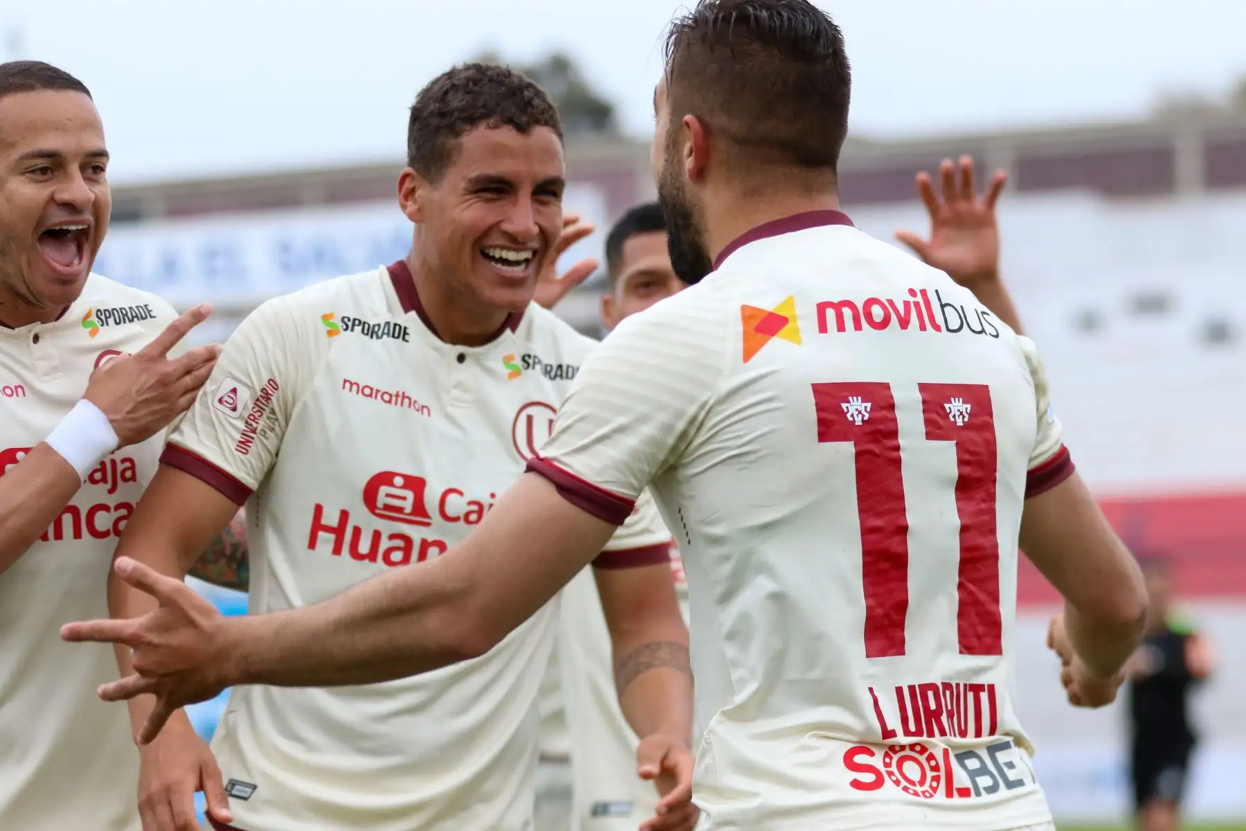Jugadores de Universitario de deportes celebran tras anotar ante Alianza UDH, por la fecha 2 de la fase 2 de la Liga 1, en el estadio Iván Elías Moreno de Villa el Salvador. Foto:ANDINA/ Liga 1