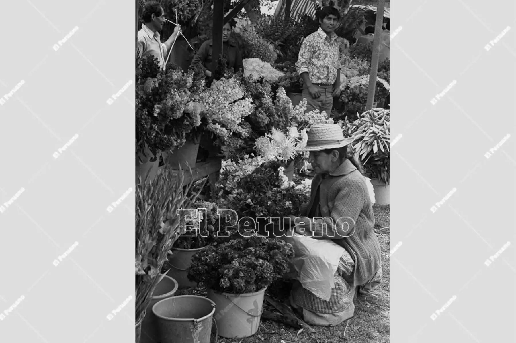 Lima - 1 noviembre 1991. Cementerio de Comas en el Día de Todos los Santos. Foto: Archivo Histórico de El Peruano / Onésimo Bottoni