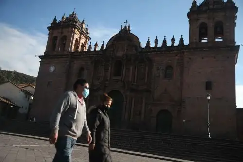 Uno de cada cuatro peruanos viajaría en los próximos seis meses y ocho de cada diez elegiría un destino dentro del Perú, siendo Cusco, Arequipa, Cajamarca y Amazonas los destinos que lideran las preferencias, revela un estudio de Promperú sobre la intención de viaje, en el marco de la reactivación económica y turística del país. ANDINA/Jhonel Rodríguez Robles
