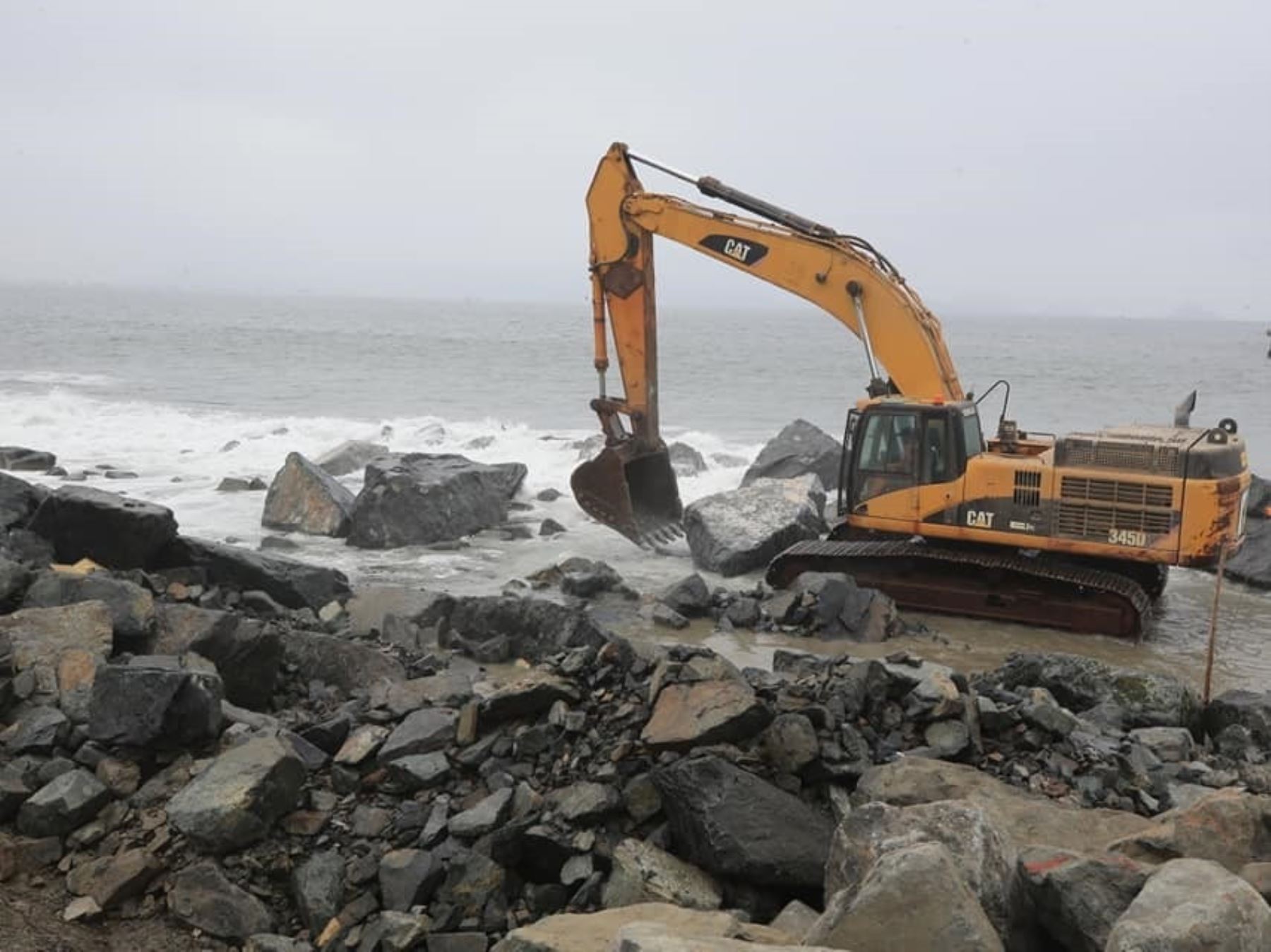 El Gobierno Regional de Áncash invierte más de S/ 17 millones en el enrocado de la zona marino costera de Chimbote. ANDINA/Difusión