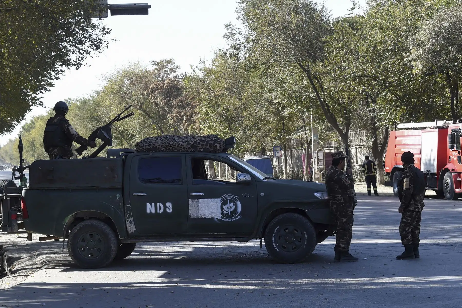 Personal de seguridad toma control de la zona luego que se reportara al menos 19 muertos tras disparos en universidad de Kabul, en Afganistán. Foto: AFP