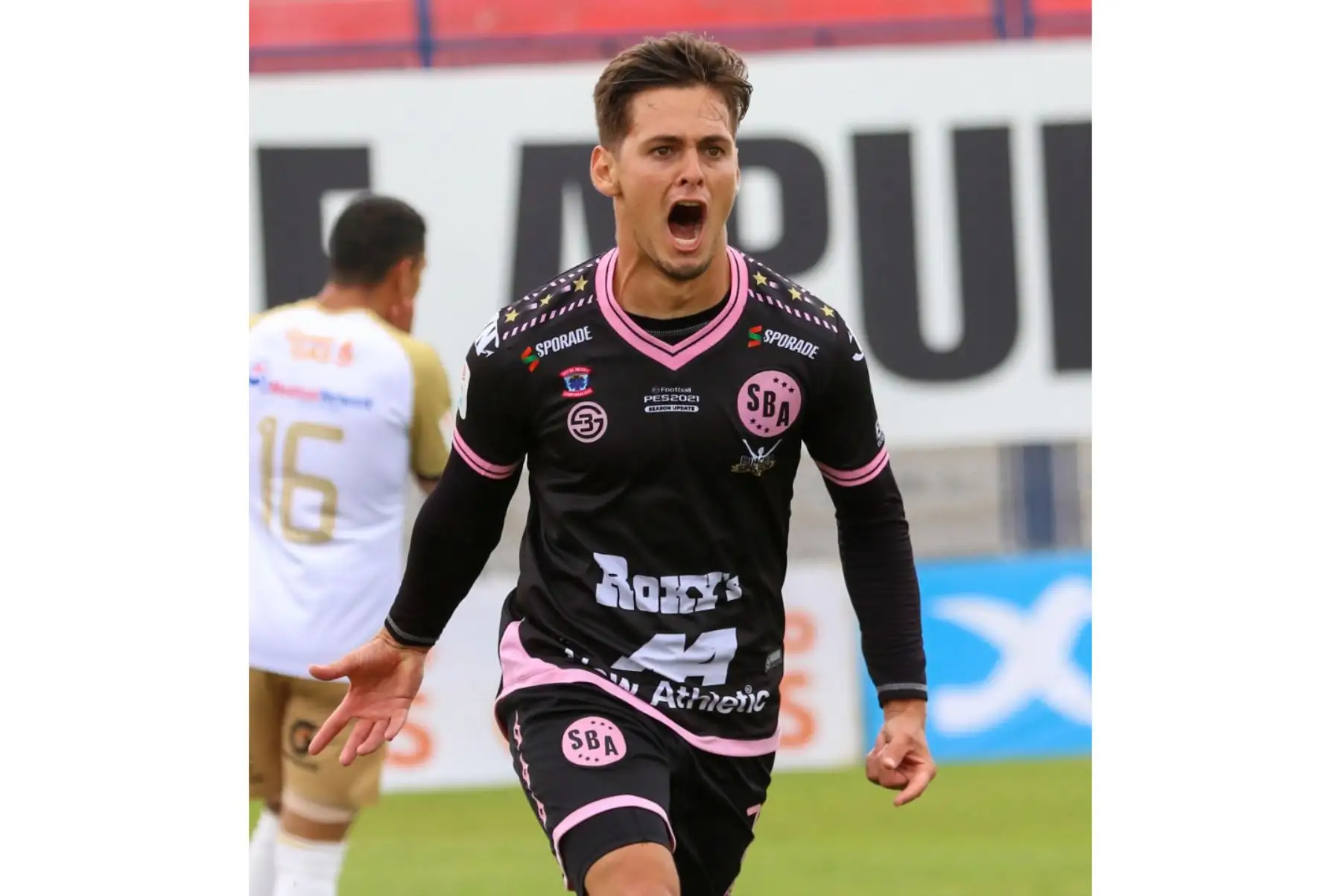 El futbolista Claudio Villagra celebra tras marcar para el Sport Boys ante Cusco FC, por la tercera fecha de la Fase 2 de la Liga 1, en el estadio Iván Elías Moreno. Foto: Liga 1