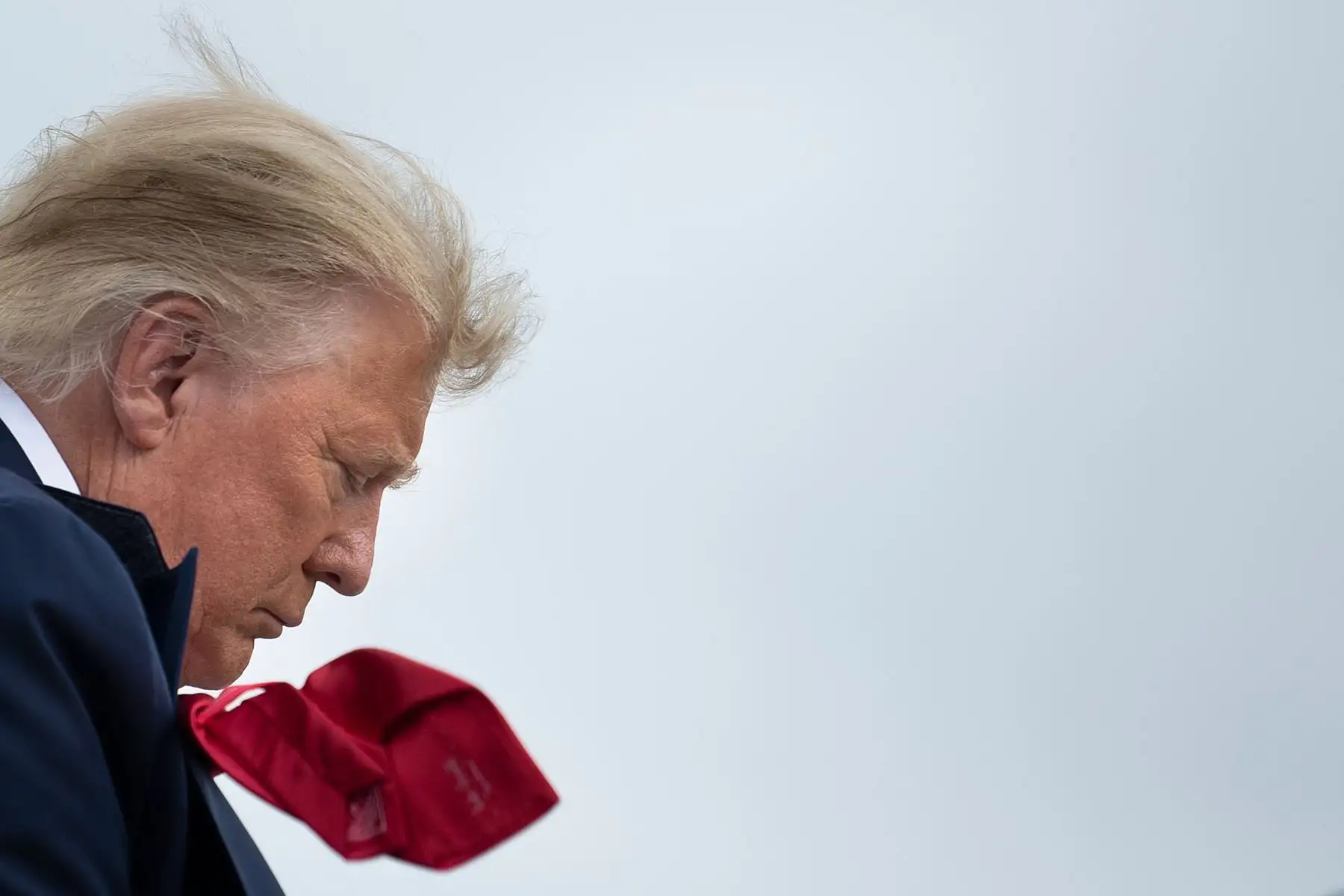 El presidente de Estados Unidos, Donald Trump, aborda el Air Force One en el Aeropuerto Internacional de Miami en Miami, Florida.
Foto: AFP