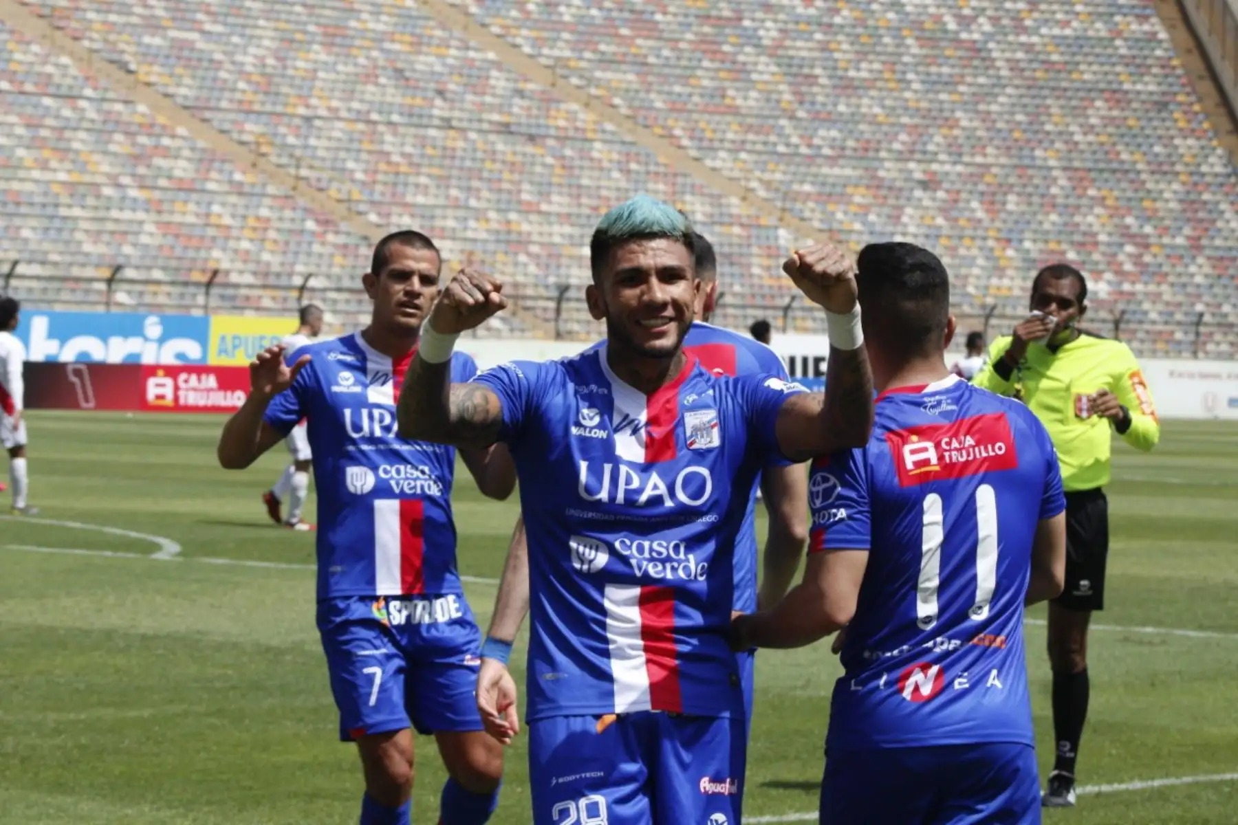 Tarek Carranza del C. Mannucci celebra tras anotar un gol ante el Deportivo Municipal por la tercera fecha de la fase 2 de la Liga 1, en el estadio Monumental. Foto: Liga 1