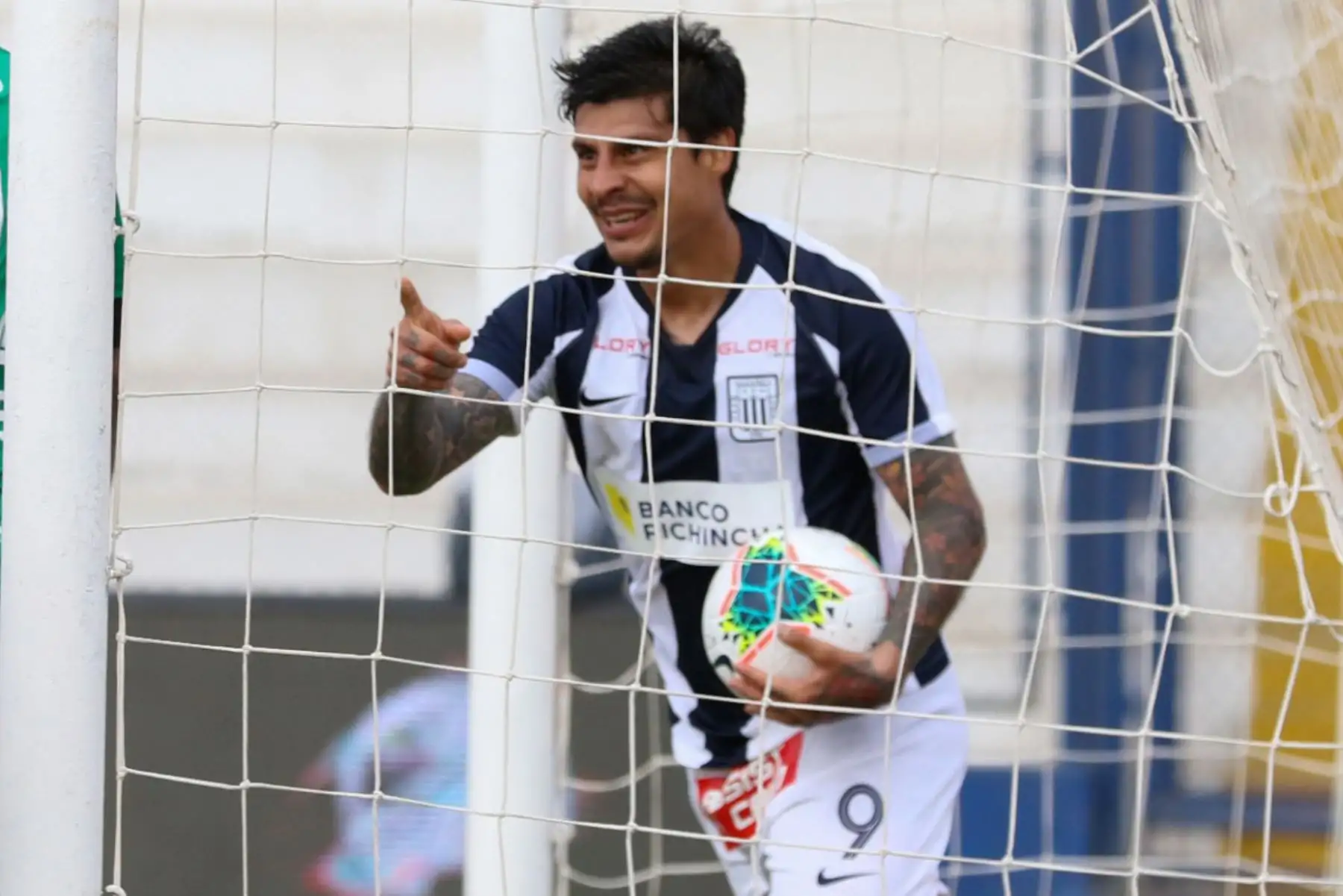P. Rubio de Alianza Lima celebra el gol anotado  ante Melgar por la tercera jornada de la fase 2 de la Liga 1, en el estadio Iván Elías Moreno. 
Foto: @LigaFutProf