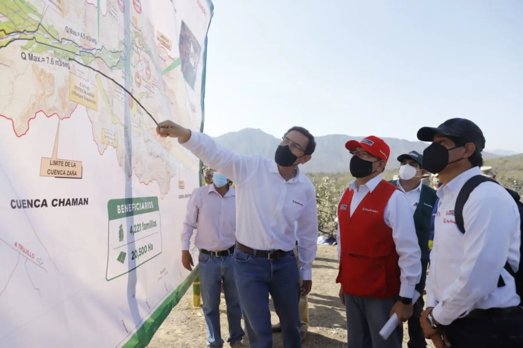 El presidente Martin Vizcarra, participa en el lanzamiento de la obra de “Mejoramiento y Regulación del Sistema de Riego del Valle del Río Zaña”, proyecto que beneficiará a los agricultores de los distritos de Lagunas, Zaña, Cayaltí, Nueva Arica y Oyotún. Foto: ANDINA/ Prensa Presidencia El presidente Martin Vizcarra, participa en el lanzamiento de la obra de “Mejoramiento y Regulación del Sistema de Riego del Valle del Río Zaña”, proyecto que beneficiará a los agricultores de los distritos de Lagunas, Zaña, Cayaltí, Nueva Arica y Oyotún. Foto: ANDINA/ Prensa Presidencia