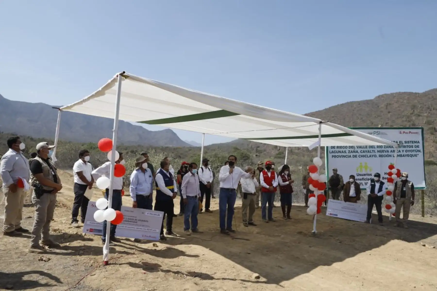 El presidente Martin Vizcarra, participa en el lanzamiento de la obra de “Mejoramiento y Regulación del Sistema de Riego del Valle del Río Zaña”, proyecto que beneficiará a los agricultores de los distritos de Lagunas, Zaña, Cayaltí, Nueva Arica y Oyotún. Foto: ANDINA/ Prensa Presidencia El presidente Martin Vizcarra, participa en el lanzamiento de la obra de “Mejoramiento y Regulación del Sistema de Riego del Valle del Río Zaña”, proyecto que beneficiará a los agricultores de los distritos de Lagunas, Zaña, Cayaltí, Nueva Arica y Oyotún. Foto: ANDINA/ Prensa Presidencia