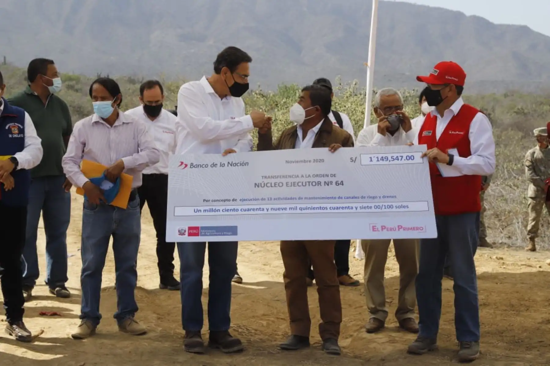 El presidente Martin Vizcarra, participa en el lanzamiento de la obra de “Mejoramiento y Regulación del Sistema de Riego del Valle del Río Zaña”, proyecto que beneficiará a los agricultores de los distritos de Lagunas, Zaña, Cayaltí, Nueva Arica y Oyotún. Foto: ANDINA/ Prensa Presidencia El presidente Martin Vizcarra, participa en el lanzamiento de la obra de “Mejoramiento y Regulación del Sistema de Riego del Valle del Río Zaña”, proyecto que beneficiará a los agricultores de los distritos de Lagunas, Zaña, Cayaltí, Nueva Arica y Oyotún. Foto: ANDINA/ Prensa Presidencia