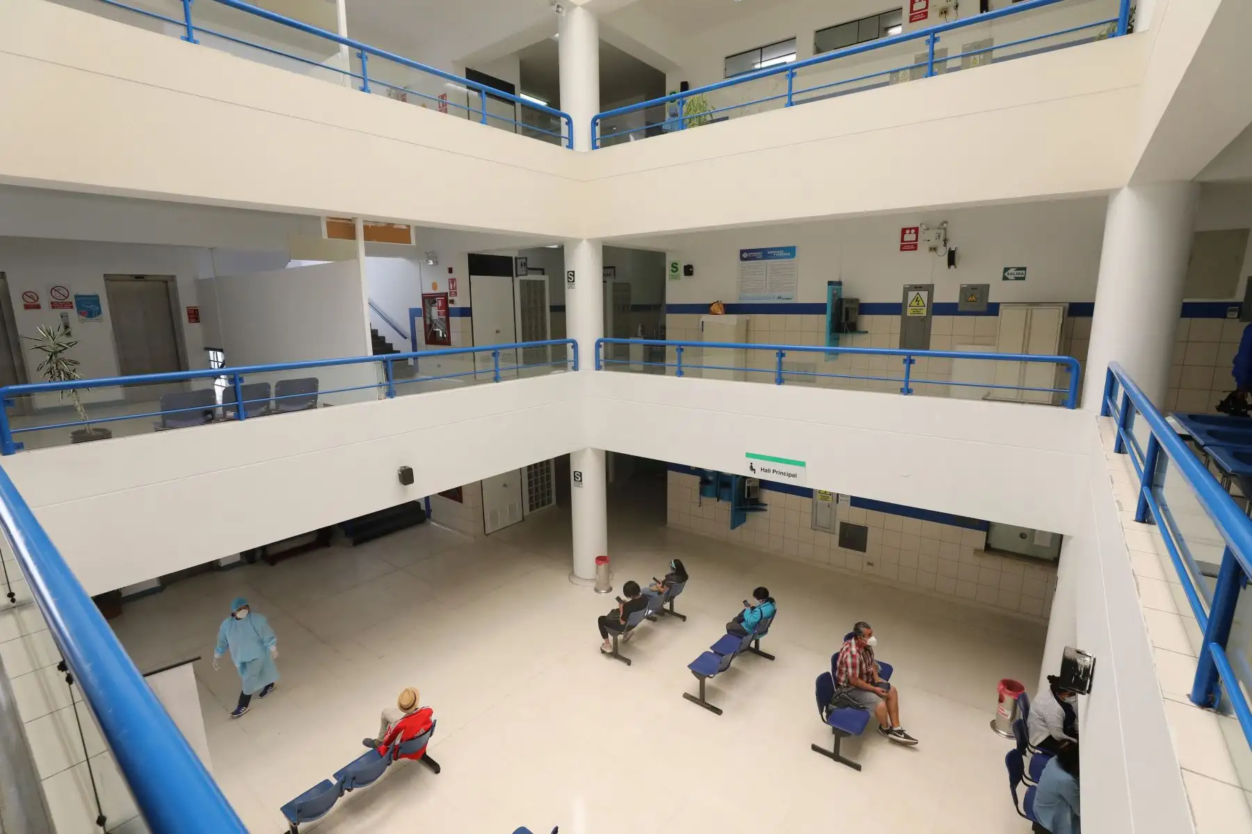 Maritza Quispe paciente de Essalud que se viene recuperando satisfactoriamente de la cirugía laparoscópica de vesícula que se le practicó en el Hospital Jorge Voto Bernales tras la reanudación del servicio de cirugías menores de dicho nosocomio.

Foto: ANDINA/ESSALUD