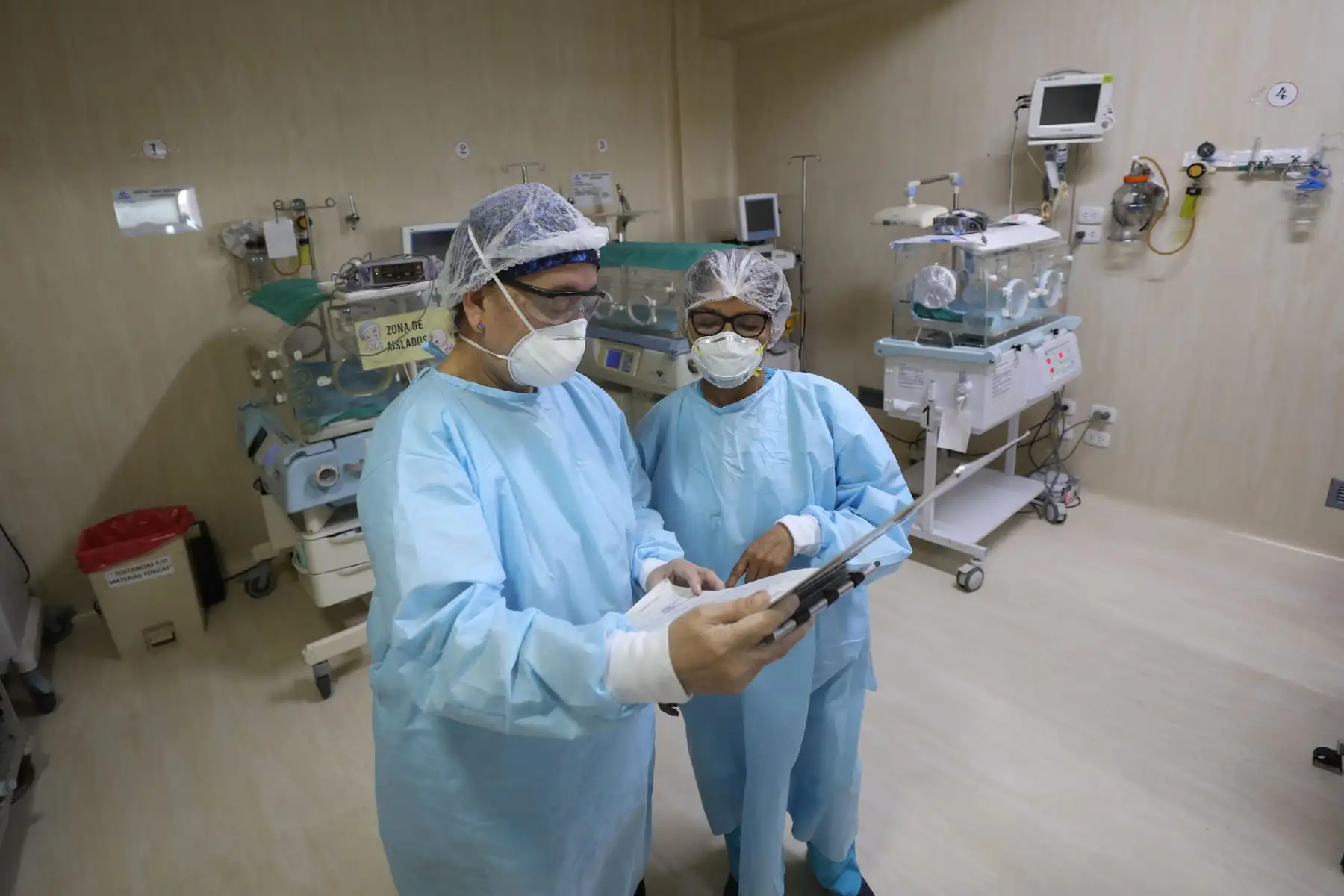 Maritza Quispe paciente de Essalud que se viene recuperando satisfactoriamente de la cirugía laparoscópica de vesícula que se le practicó en el Hospital Jorge Voto Bernales tras la reanudación del servicio de cirugías menores de dicho nosocomio.

Foto: ANDINA/ESSALUD