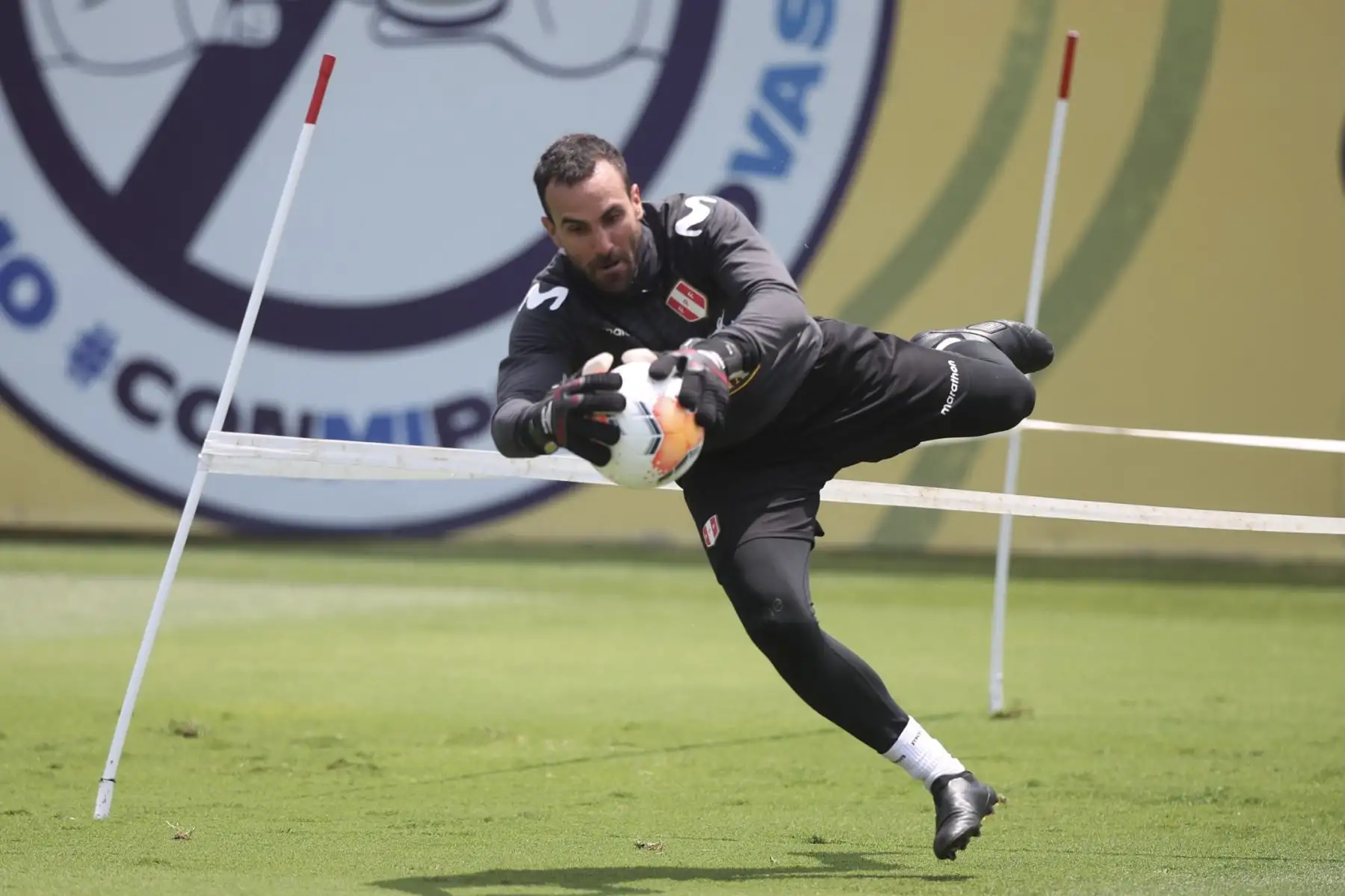 José Carvallo de la Selección peruana realiza su segundo día de entrenamientos en Videna con miras a las fechas 03 y 04 de las Clasificatorias Qatar 2022. Foto: @SeleccionPeru