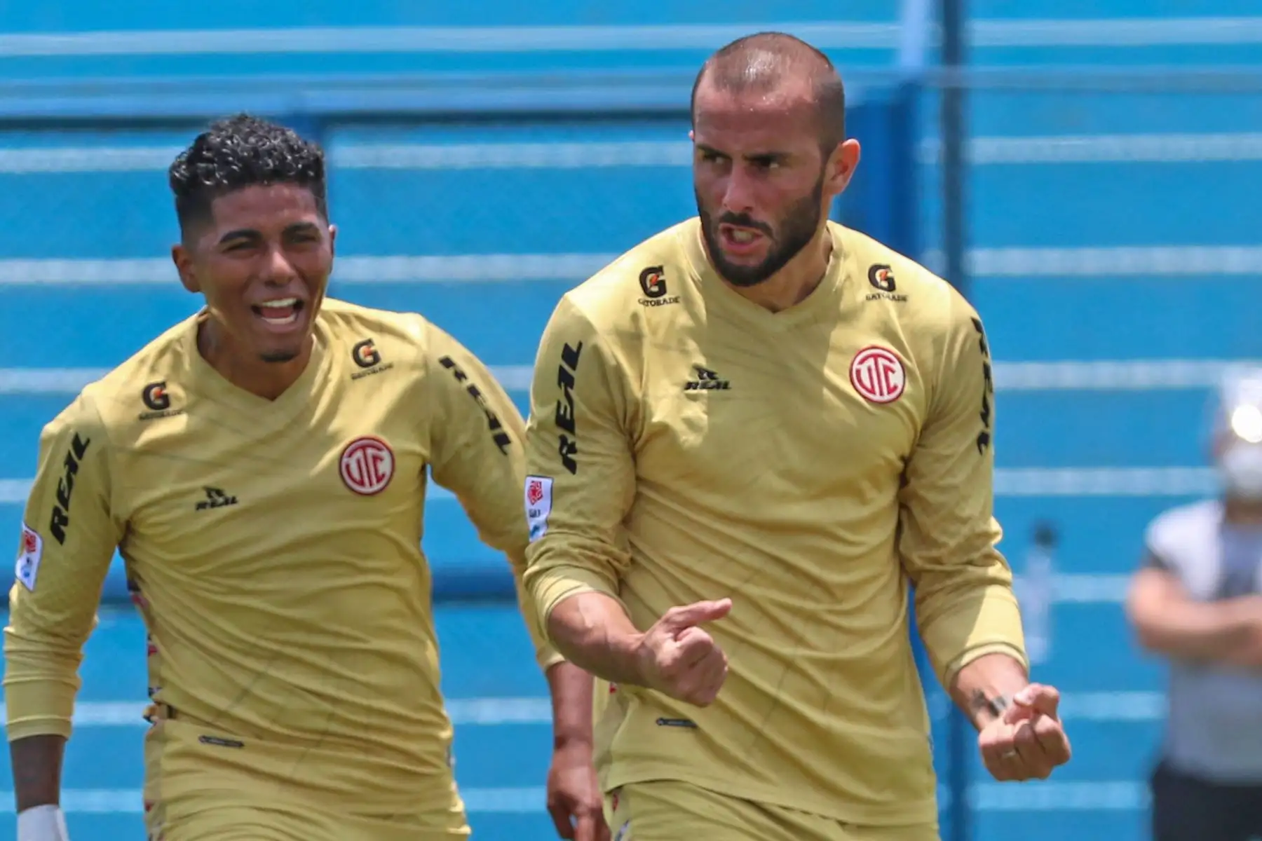 Mauro Guevgeozián del UTC celebra tras anotar un gol ante Cantolao por la tercera jornada de la fase 2 de la Liga 1, en el estadio Alberto Gallardo. Foto: Liga 1