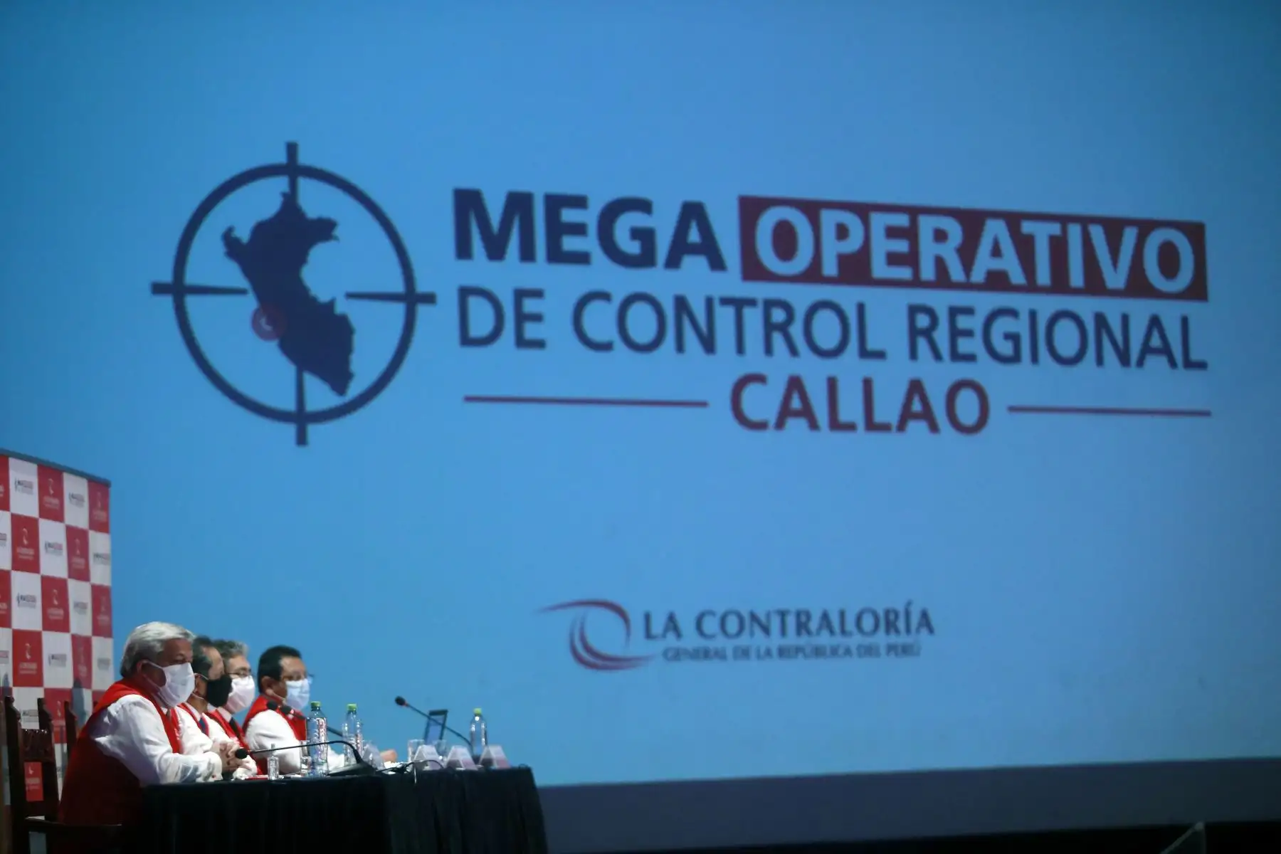 En el marco del Mega Operativo de Control Regional en el Callao, la Contraloría General inició 262 intervenciones, de las cuales 188 corresponden a servicios de control posterior y simultáneo, en 55 entidades públicas con ámbito de acción en la provincia constitucional, a nivel de gobierno nacional, regional y local, poniendo en práctica una nueva estrategia de control gubernamental en la lucha contra la corrupción y la inconducta funcional, informó hoy el Contralor General, Nelson Shack.

Foto:ANDINA/Contraloría