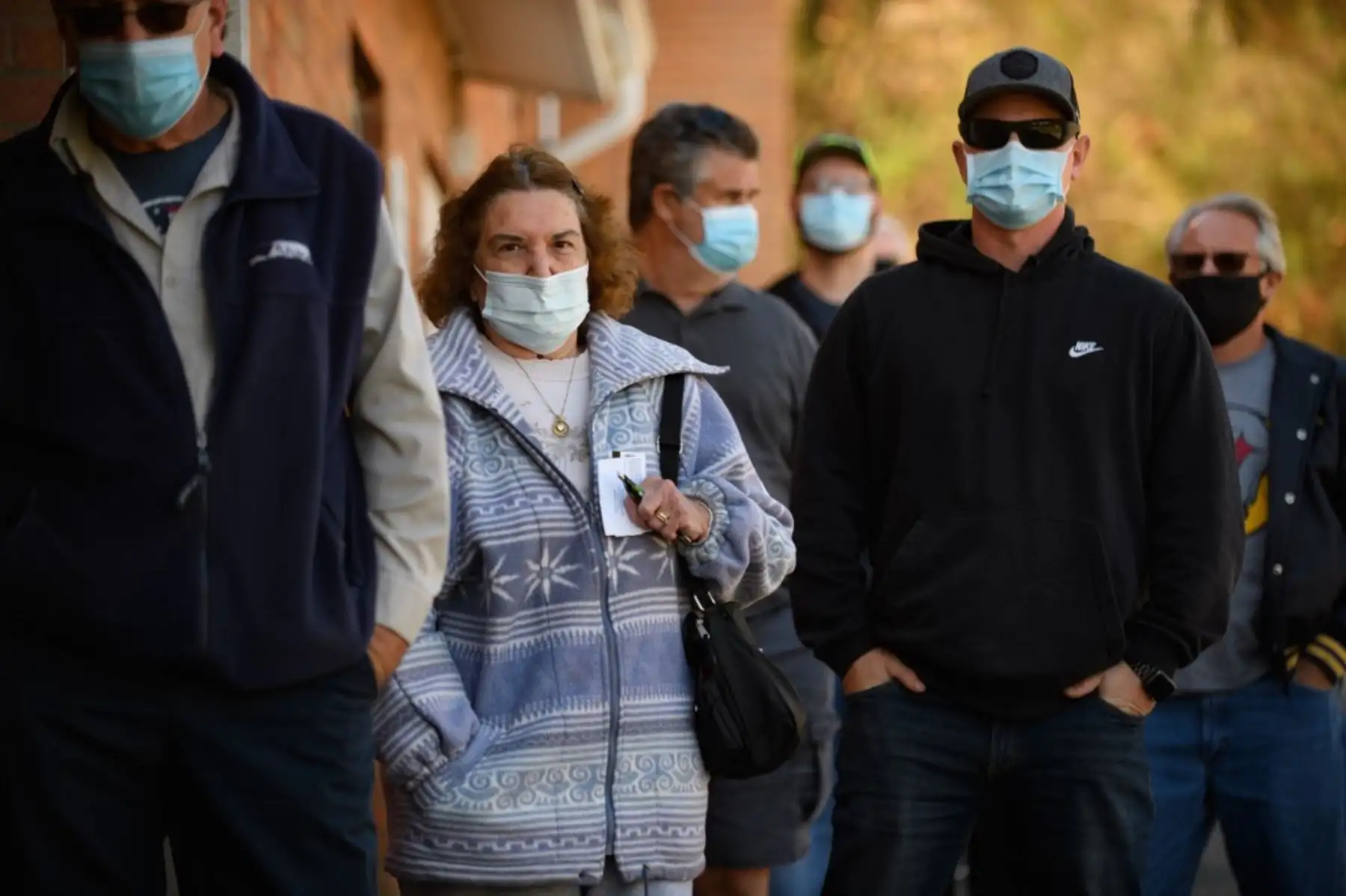 Los votantes esperan para emitir sus votos en el Departamento de Bomberos Voluntarios de Pine Run el 3 de noviembre de 2020 en el condado de Beaver, New Sewickley, Pennsylvania. Foto: AFP