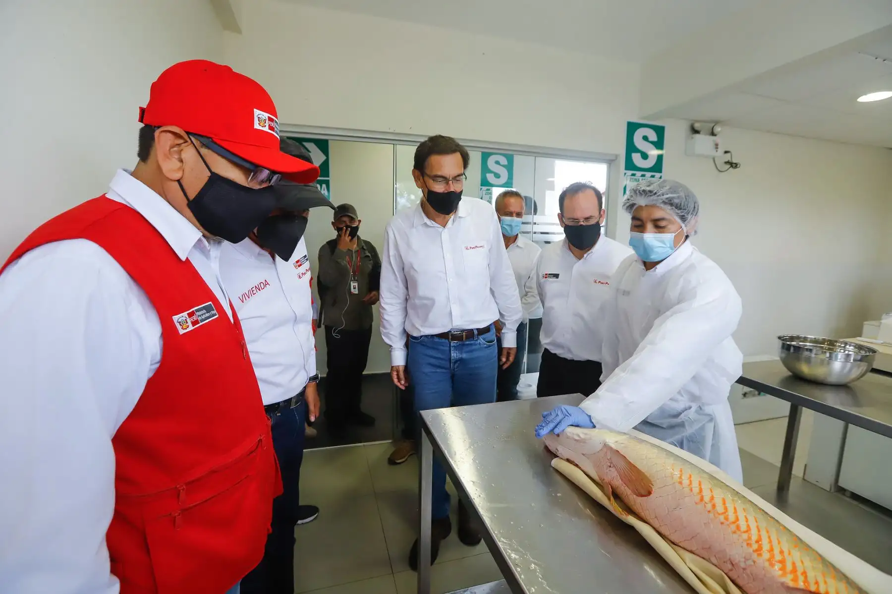 El presidente Martín Vizcarra junto al titular de Producción, Jose Salardi, visita el CITEacuícola Pesquero Ahuashiyacu, centro que impulsa las cadenas productivas acuícolas, mejorando la oferta, productividad y calidad de sus productos. Foto: ANDINA/Prensa Presidencia