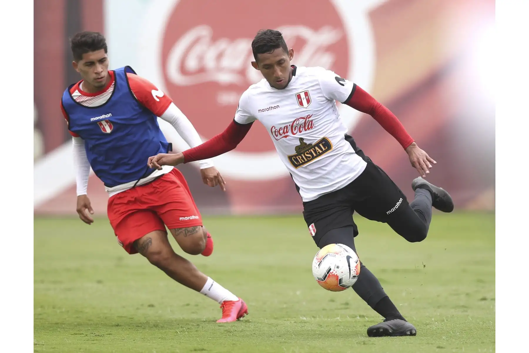 La Selección Peruana entrenó por tercer día para sus partidos contra Chile y Argentina. El entrenamiento se realizó con seleccionados locales en la Videna. Foto: FPF