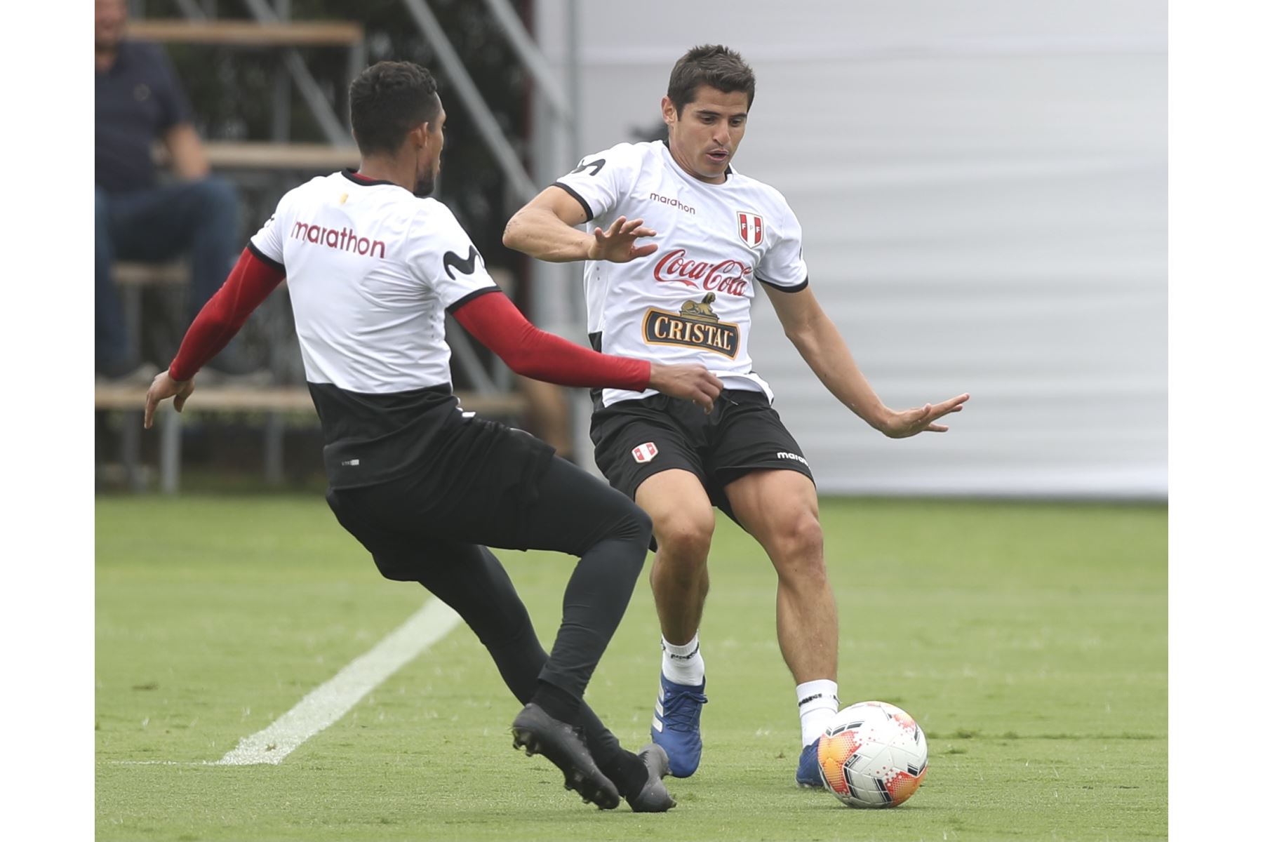 La Selección Peruana entrenó por tercer día para sus partidos contra Chile y Argentina. El entrenamiento se realizó con seleccionados locales en la Videna. Foto: FPF