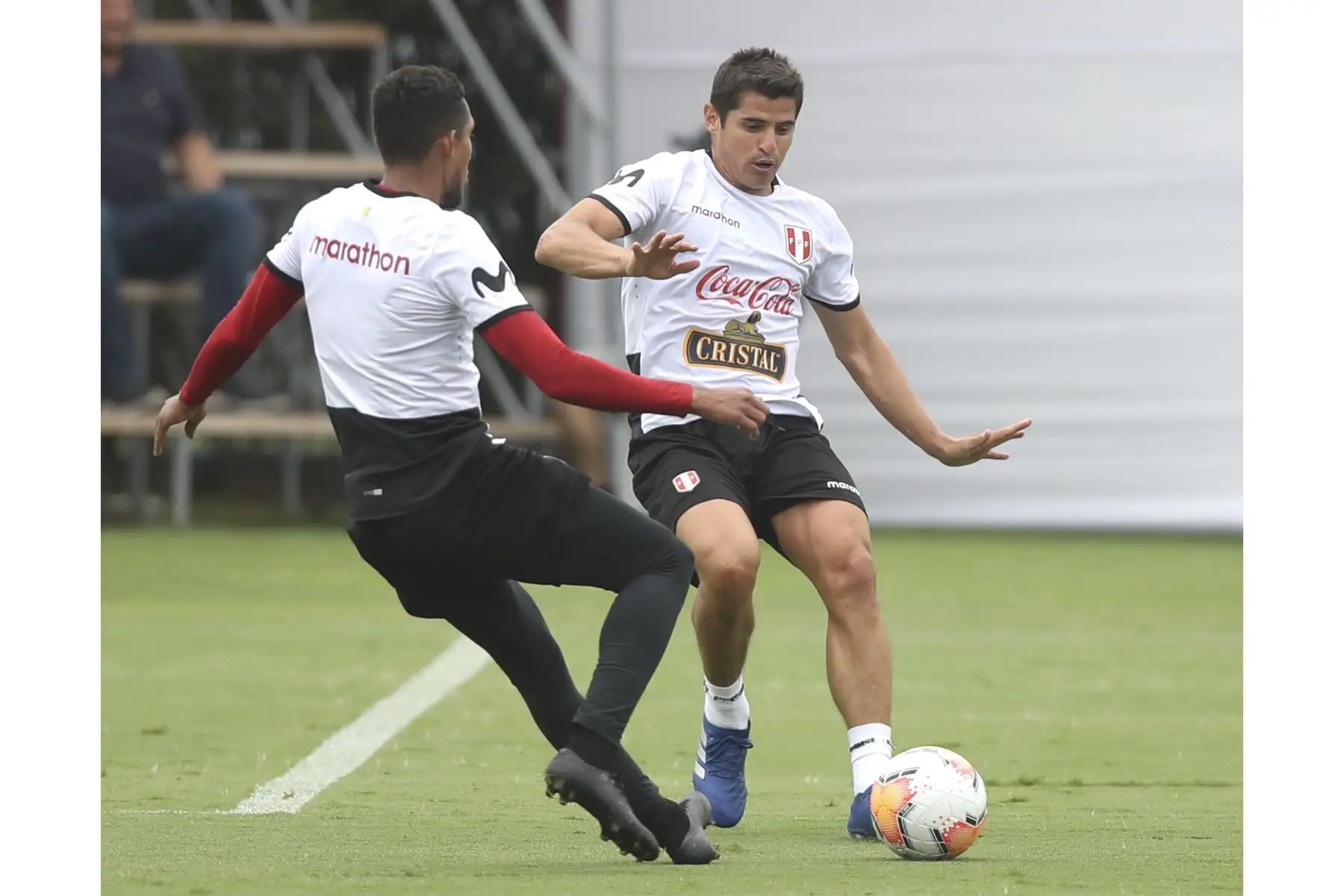 La Selección Peruana entrenó por tercer día para sus partidos contra Chile y Argentina. El entrenamiento se realizó con seleccionados locales en la Videna. Foto: FPF