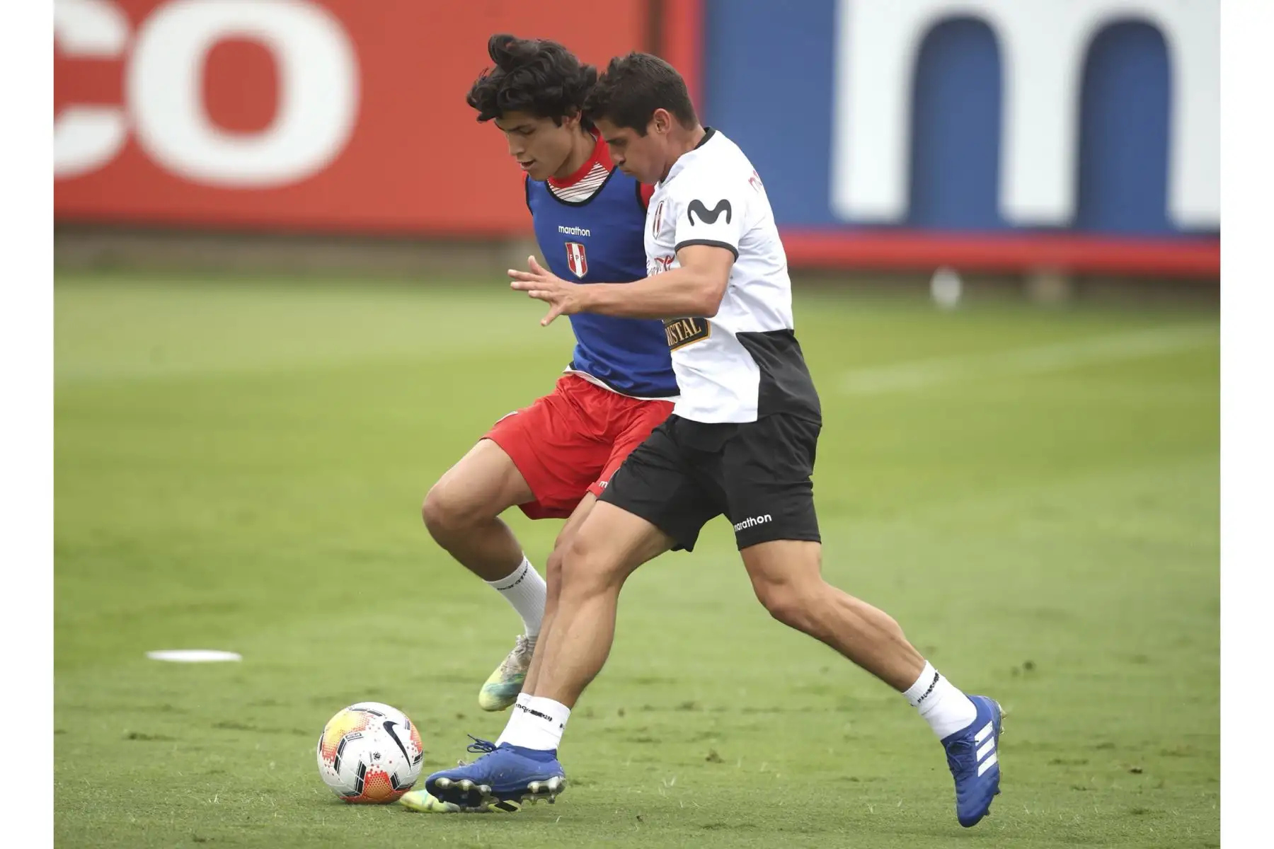 La Selección Peruana entrenó por tercer día para sus partidos contra Chile y Argentina. El entrenamiento se realizó con seleccionados locales en la Videna. Foto: FPF