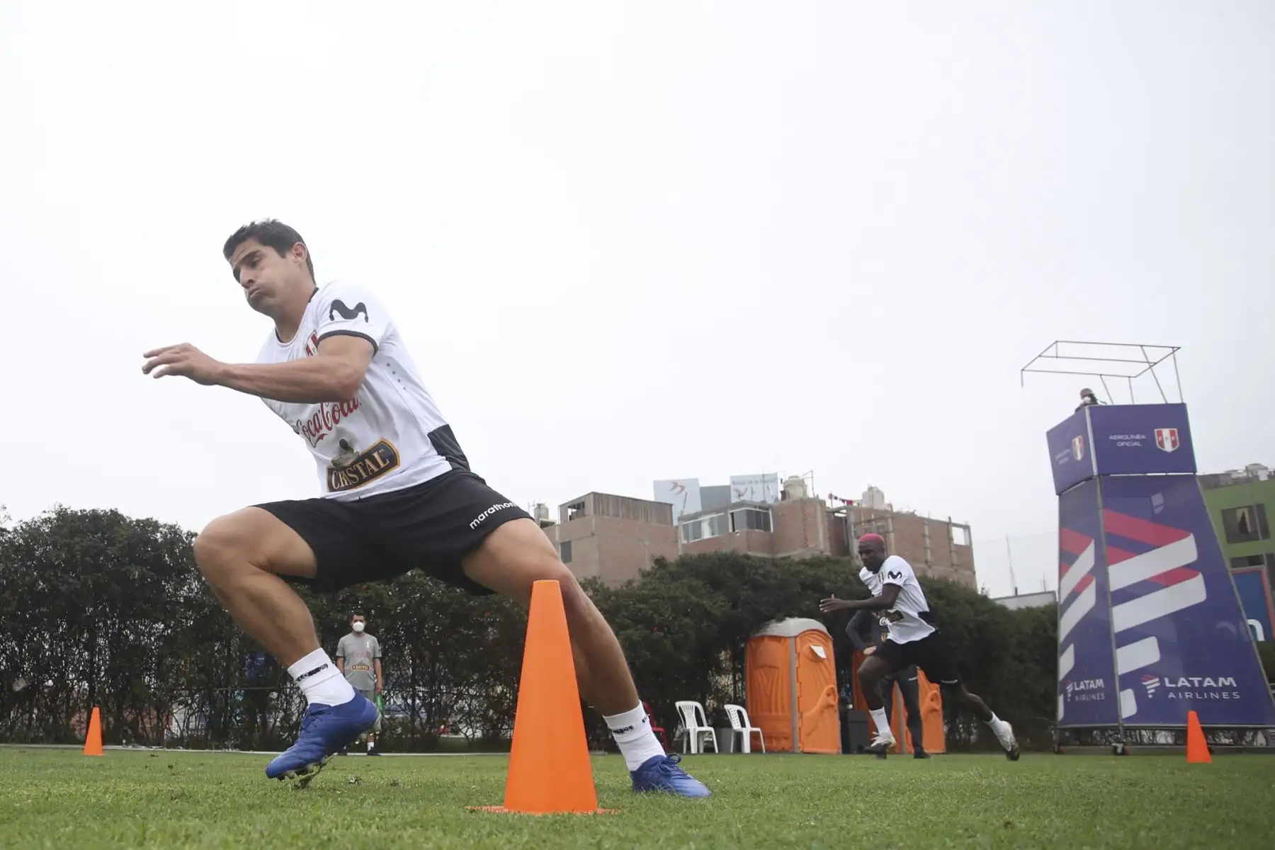 La Selección Peruana entrenó por tercer día para sus partidos contra Chile y Argentina. El entrenamiento se realizó con seleccionados locales en la Videna. Foto: FPF