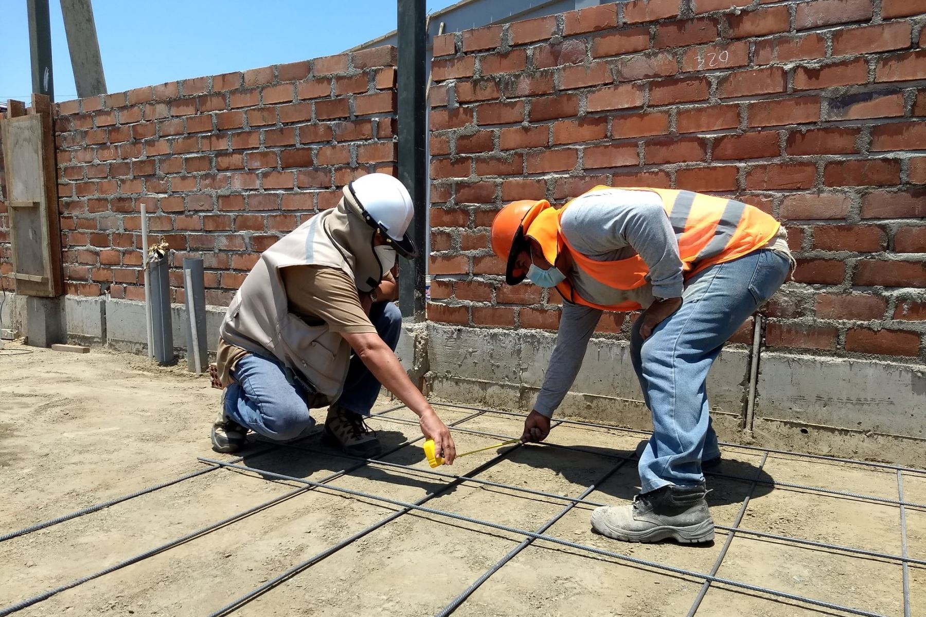 Trabajos de construcción para la habilitación de una planta de oxígeno medicinal en el hospital regional Almanzor Aguinaga de Chimbote. ANDINA/Difusión
