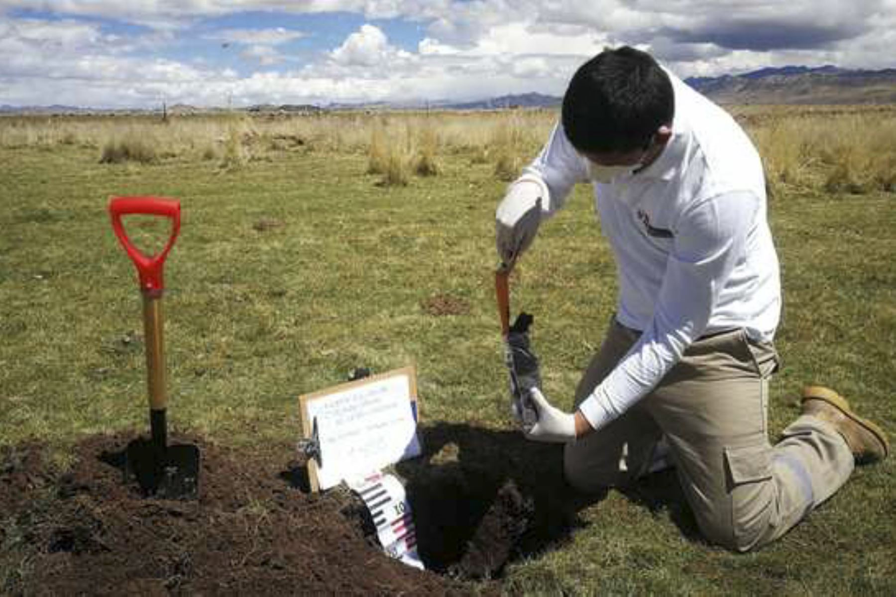 Trabajo de campo en la cuenca del río Llallimayo, en la región Puno. Foto: ANDINA/Difusión