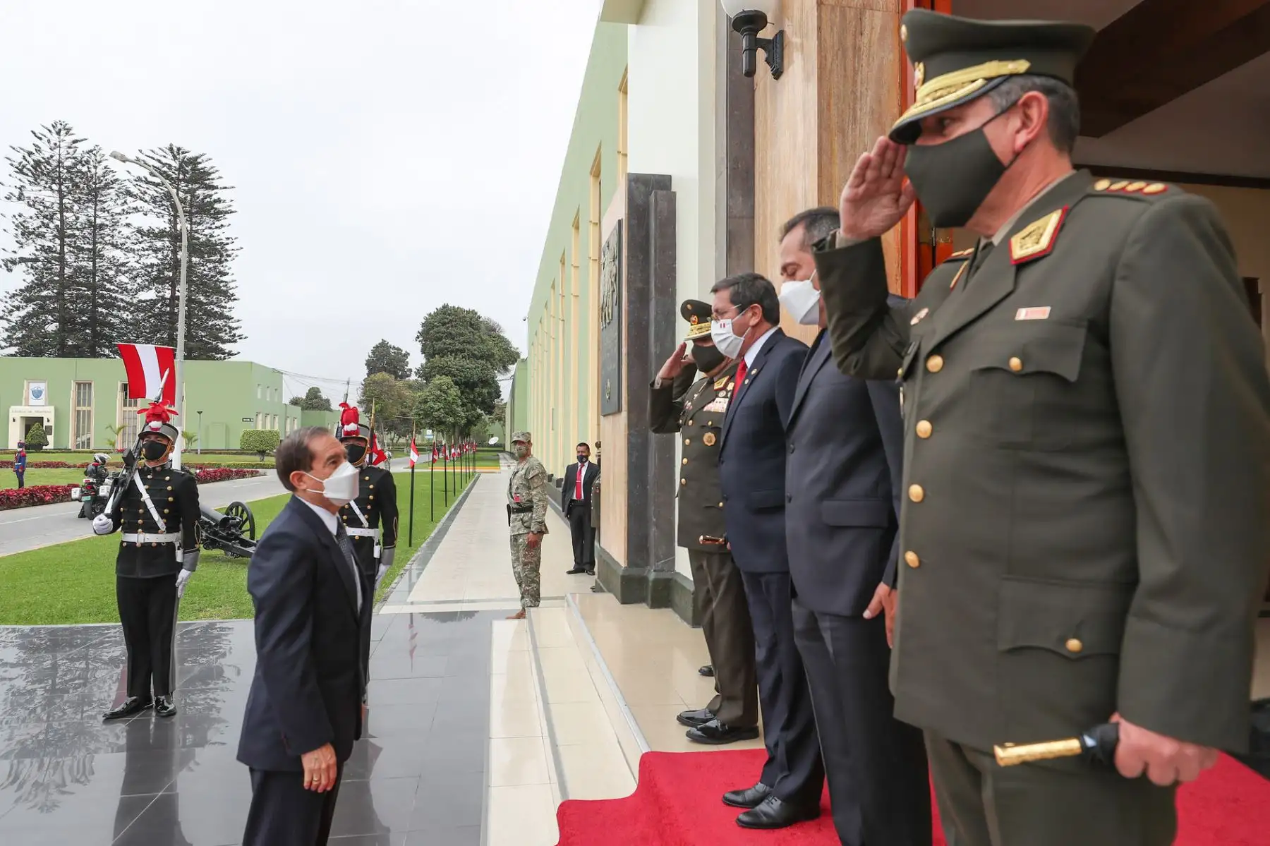 Presidente del Consejo de Ministros Walter Martos participó de la ceremonia por el 204 aniversario del natalicio del coronel Francisco Bolognesi y el día del soldado en la Escuela Militar de Chorrillos.

Foto: ANDINA/PCM