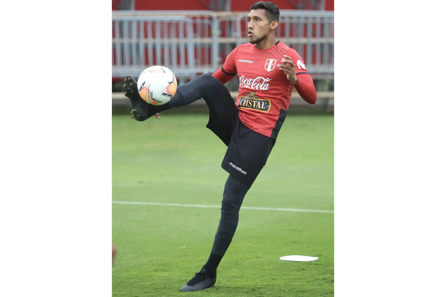 Christofer Gonzales en entrenamientos de la Selección Peruana en la Videna FPF,con miras al primer duelo ante la selección de  Chile por las Clasificatorias a Qatar 2022.
Foto: @SeleccionPeru