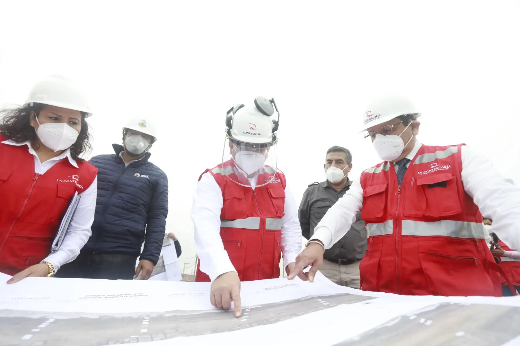 En el marco del Mega Operativo de Control Regional en el Callao, el Contralor General, Nelson Shack, anunció hoy que su institución impulsará el reinicio de los trabajos de construcción de la obra vial paralizada Costa Verde - tramo Callao, a cargo del Gobierno Regional de esta provincia, para su culminación al amparo del Decreto de Urgencia 008-2019 sobre la reactivación de obras paralizadas. Foto: Contraloría