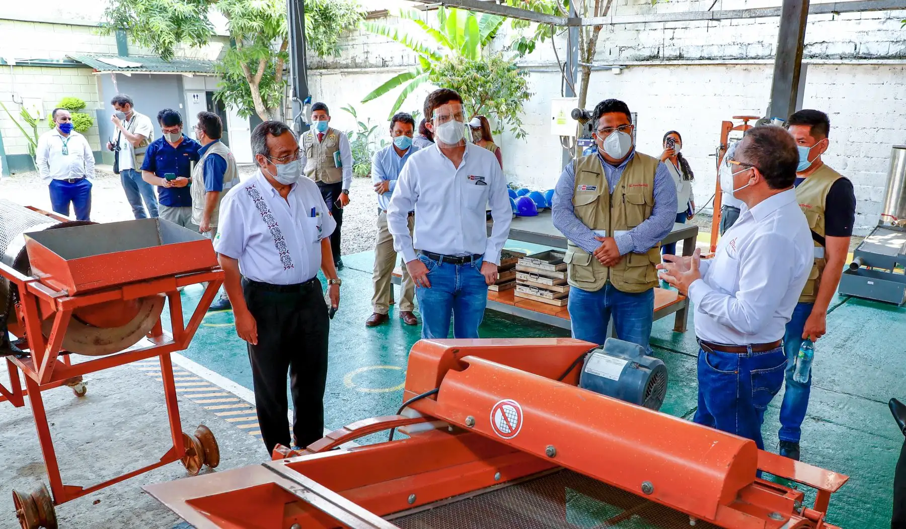 El ministro de Energía y Minas, Miguel Inchaústegui, participó en Madre de Dios de la Mesa de Trabajo: “El Proceso de Formalización y las alternativas de solución a la problemática de la minería ilegal e informal. Foto: Ministerio de Energía y Minas