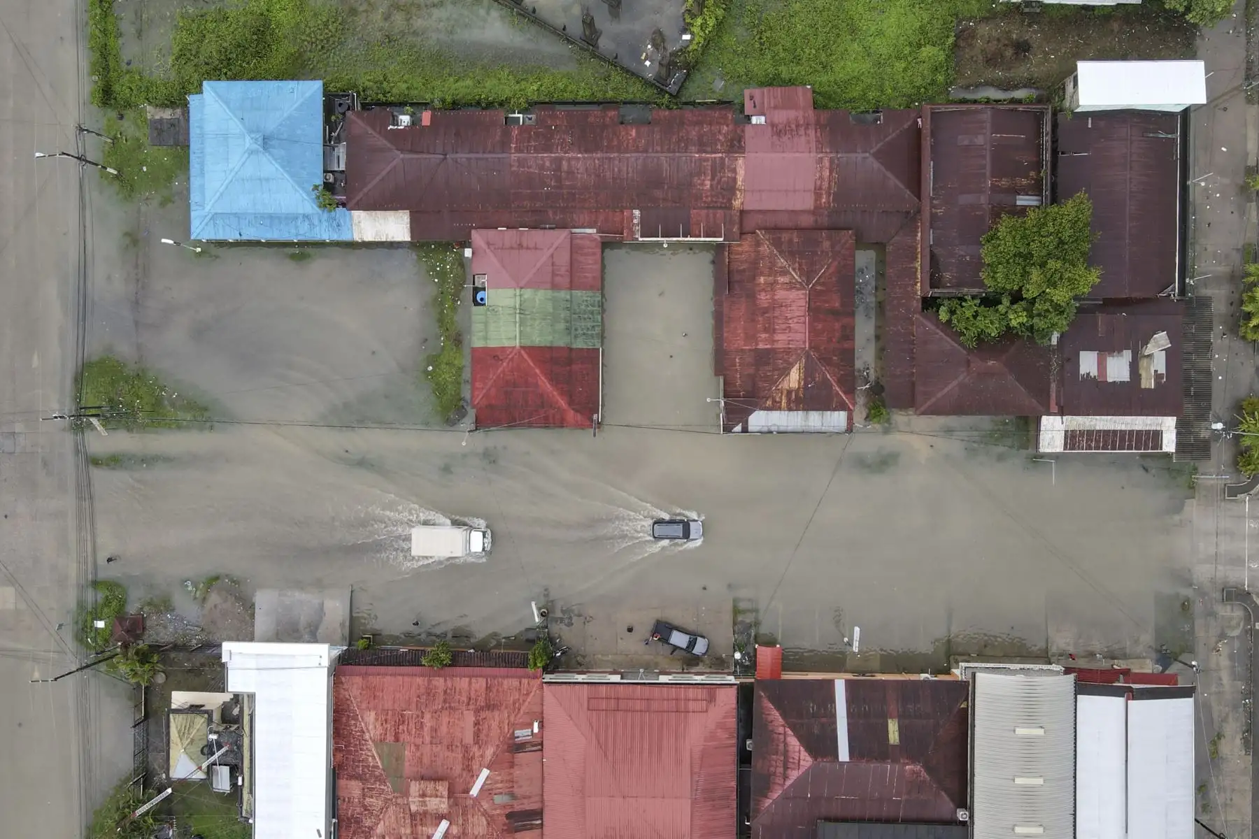 Vista aérea de una calle inundada por las fuertes lluvias provocadas por el huracán Eta, ahora degradado a tormenta tropical, en Puerto Barrios, Izabal 310 km al norte de la Ciudad de Guatemala.
Foto: AFP