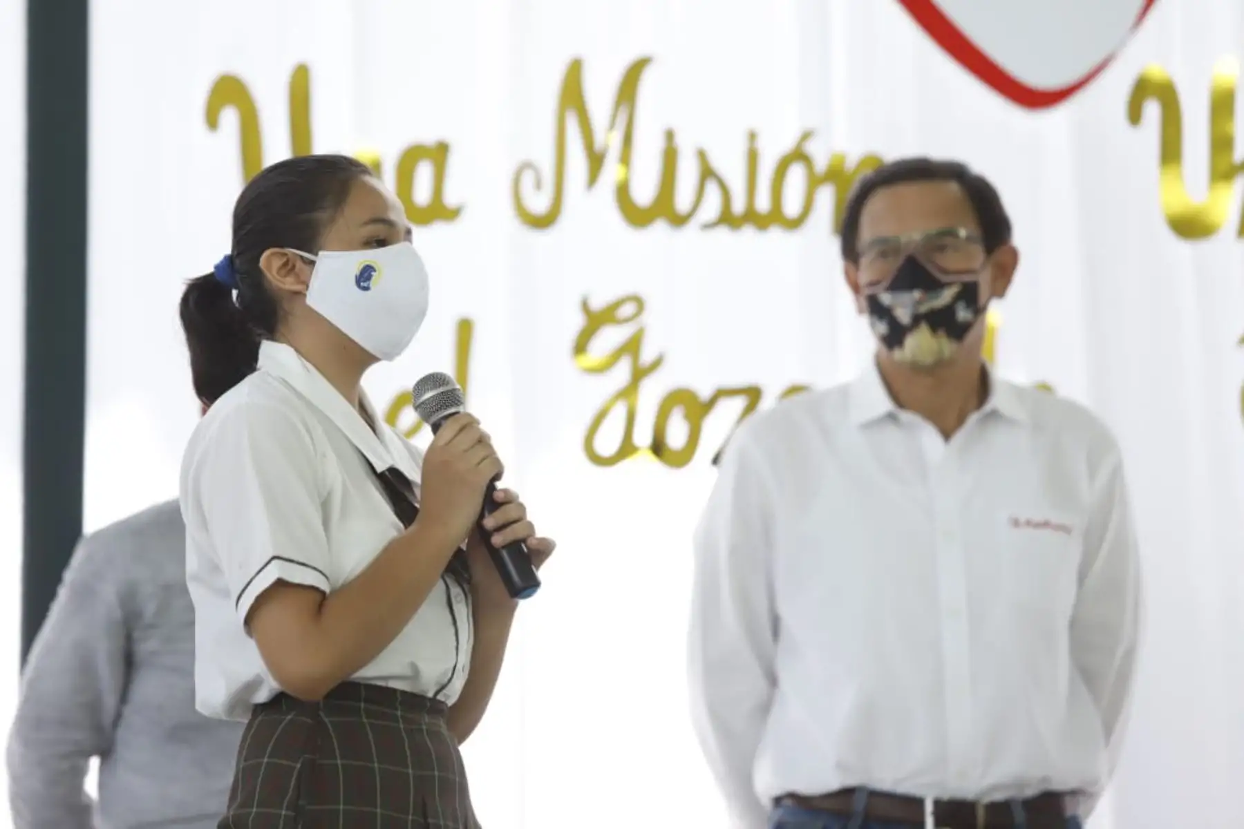 El presidente Martín Vizcarra junto al gobernador regional de Cajamarca, Mesías Guevara, inaugura el Colegio Emblemático Sagrado Corazón de Jesús en Jaén, obra que permite mejorar la infraestructura educativa en beneficio de los escolares de la zona.
Foto: ANDINA/ Prensa Presidencia