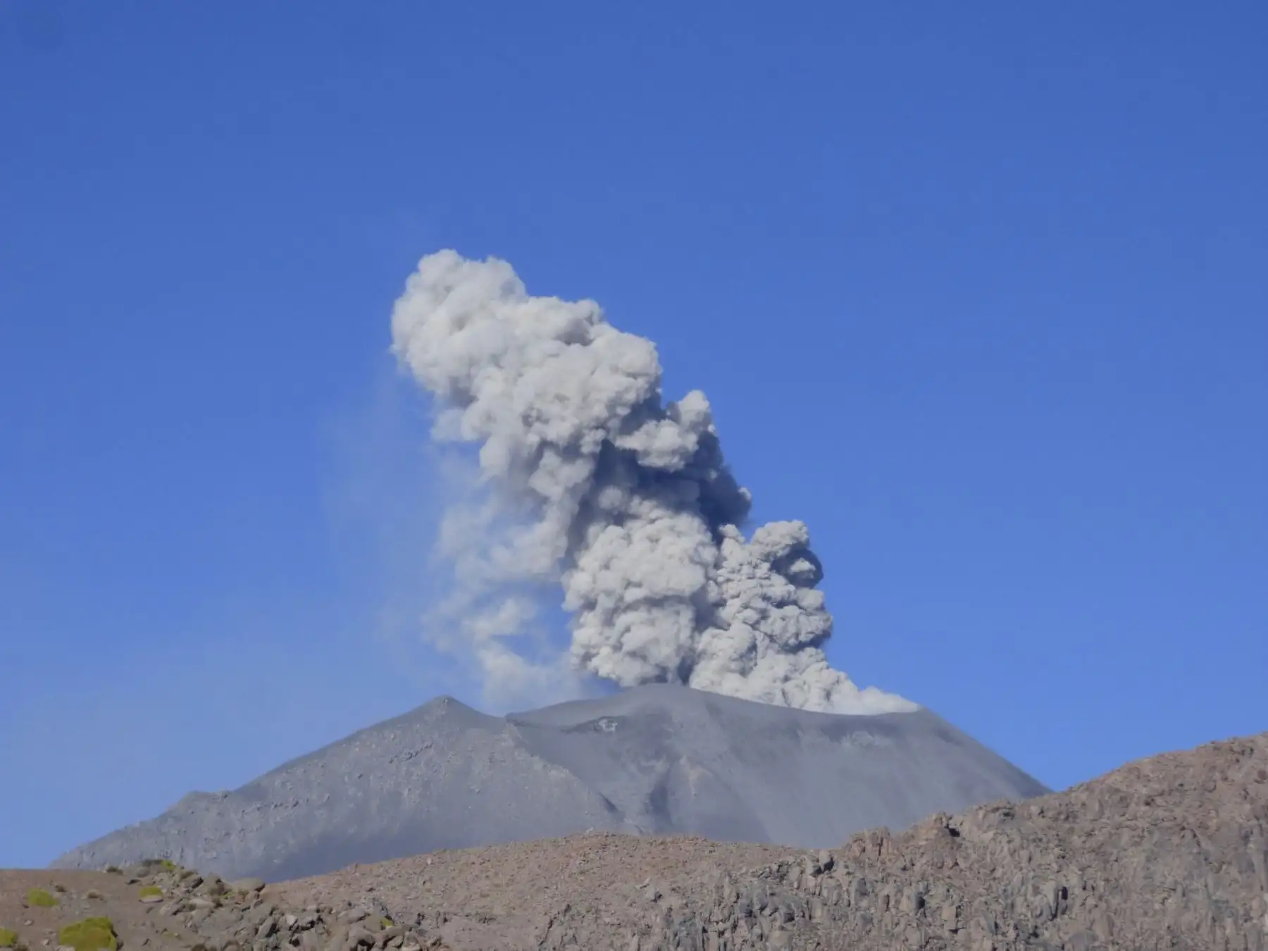 El volcán Sabancaya, considerado el segundo más activo del Perú, cumple cuatro años de proceso eruptivo, iniciado el 6 de noviembre del 2016. Foto: INGEMMET