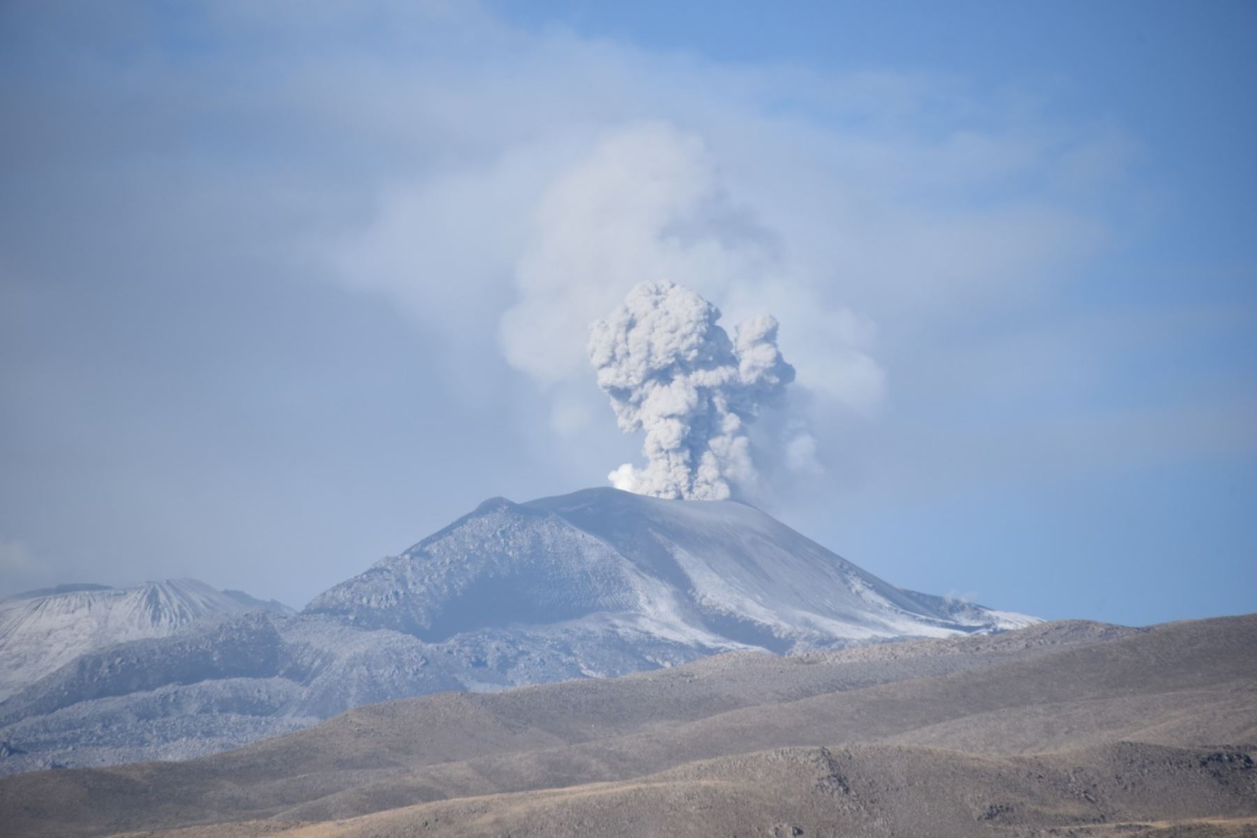 El volcán Sabancaya, considerado el segundo más activo del Perú, cumple cuatro años de proceso eruptivo, iniciado el 6 de noviembre del 2016. Foto: INGEMMET