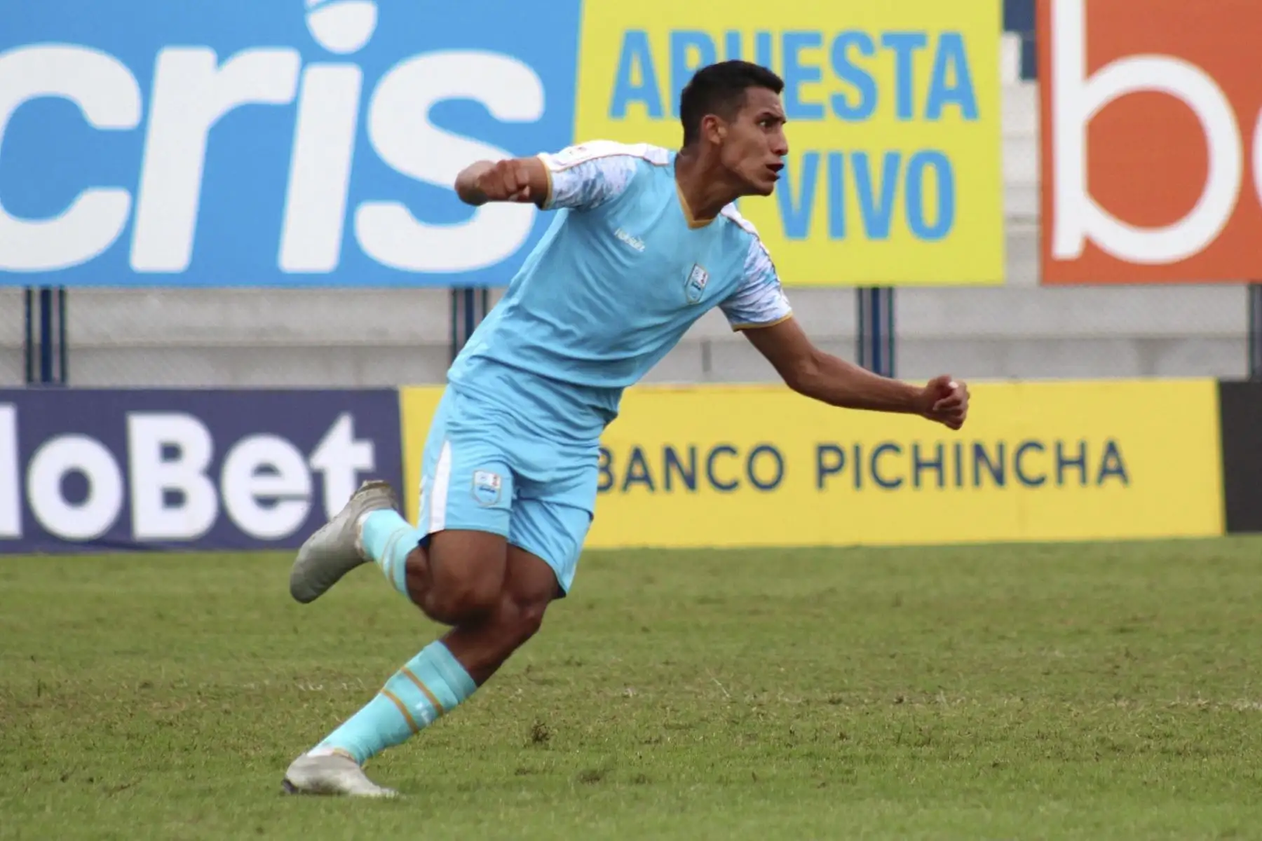 Alex Valera celebra el gol de descuento ante Alianza Lima por el grupo B de la fase 2. Foto: Liga 1