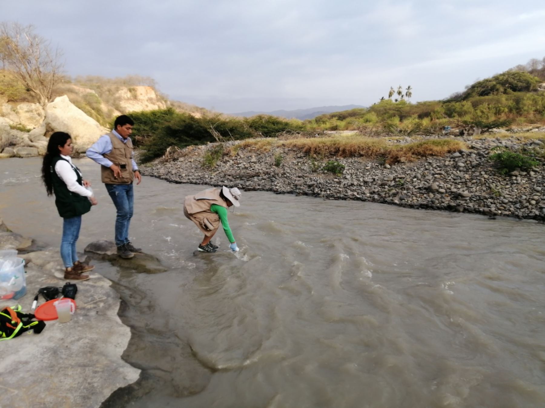 Investigadores de la Dirección de Geología Ambiental y Riesgo Geológico del Ingemmet recolectó muestras de aguas en 14 estaciones de muestreo. Foto: ANDINA/Difusión