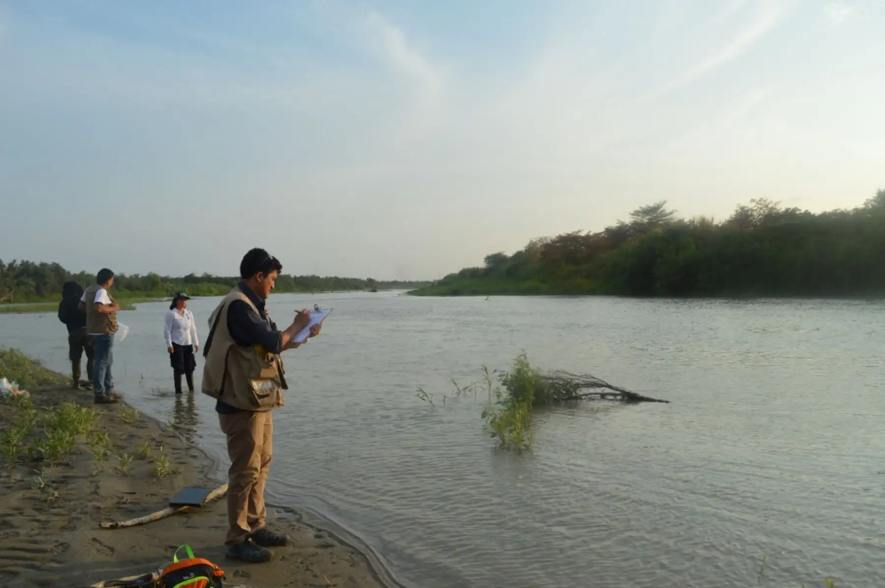 Investigadores de la Dirección de Geología Ambiental y Riesgo Geológico del Ingemmet recolectó muestras de aguas en 14 estaciones de muestreo. Foto: ANDINA/Difusión