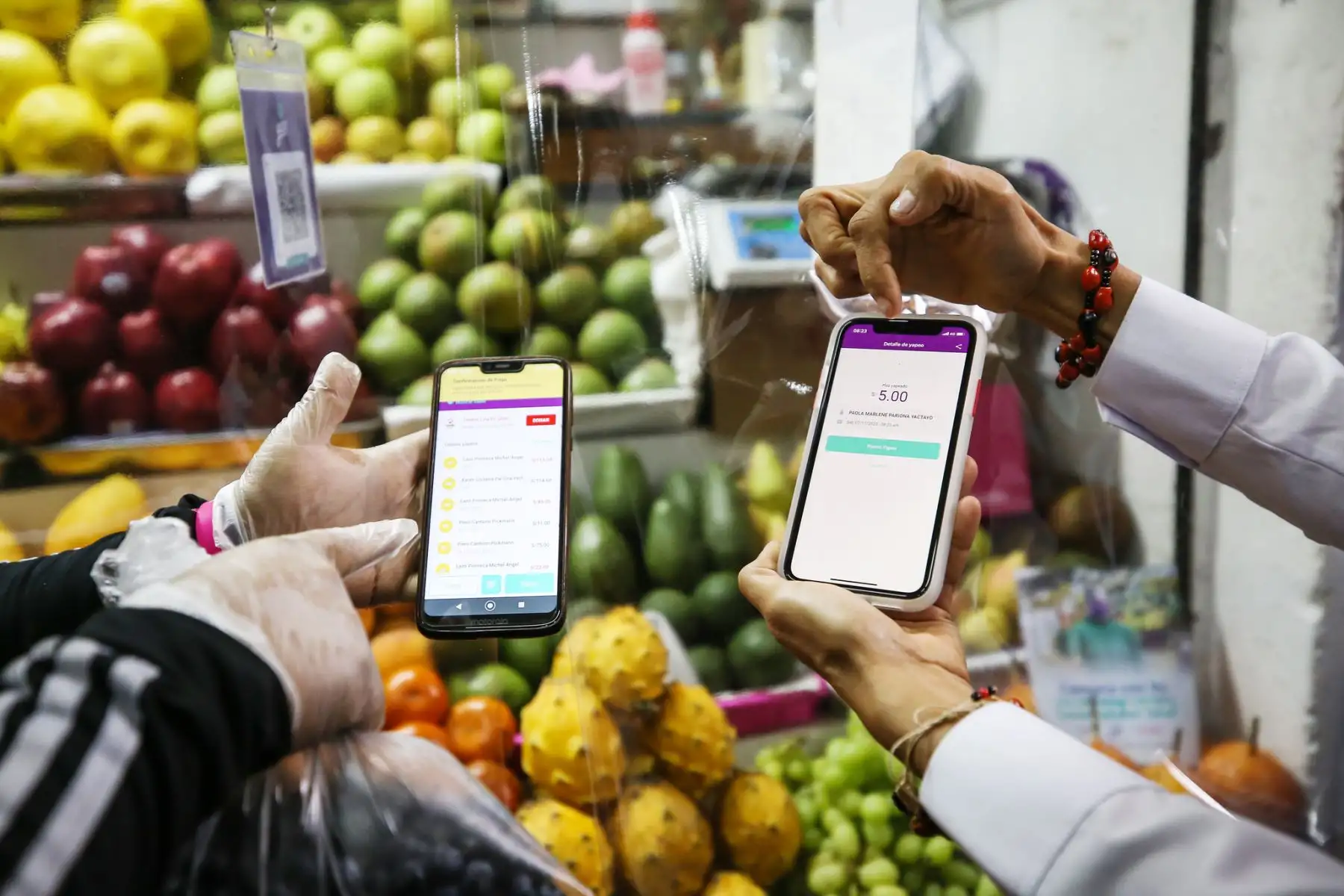Vecinos que acudan a centros de abastos podrán pagar sin usar dinero en efectivo. Foto: MML
