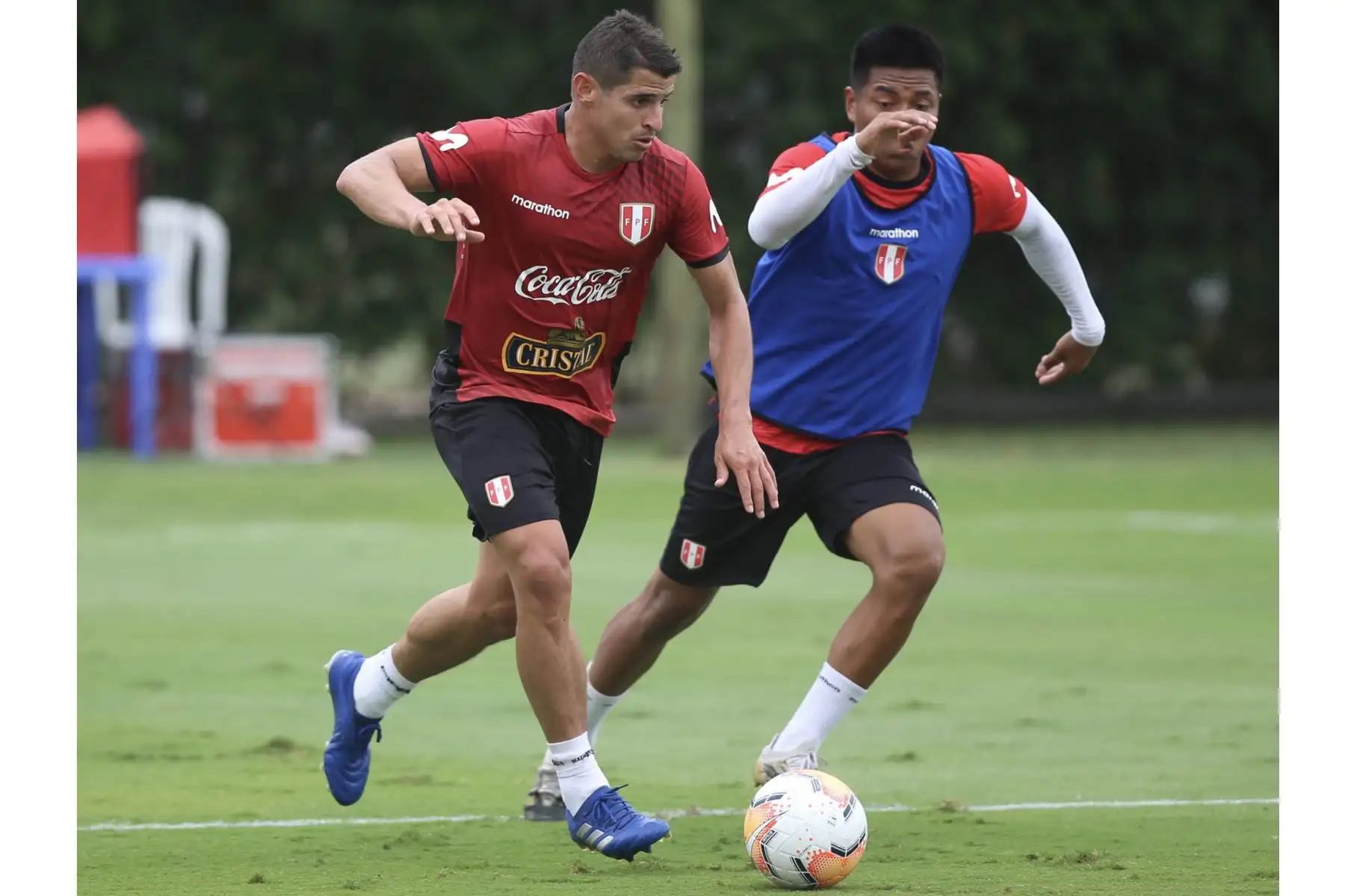 Aldo Corzo en entrenamientos de la Selección Peruana en la Videna FPF, con miras al primer duelo ante la selección de Chile por las Clasificatorias a Qatar 2022. 
Foto: @SeleccionPeru