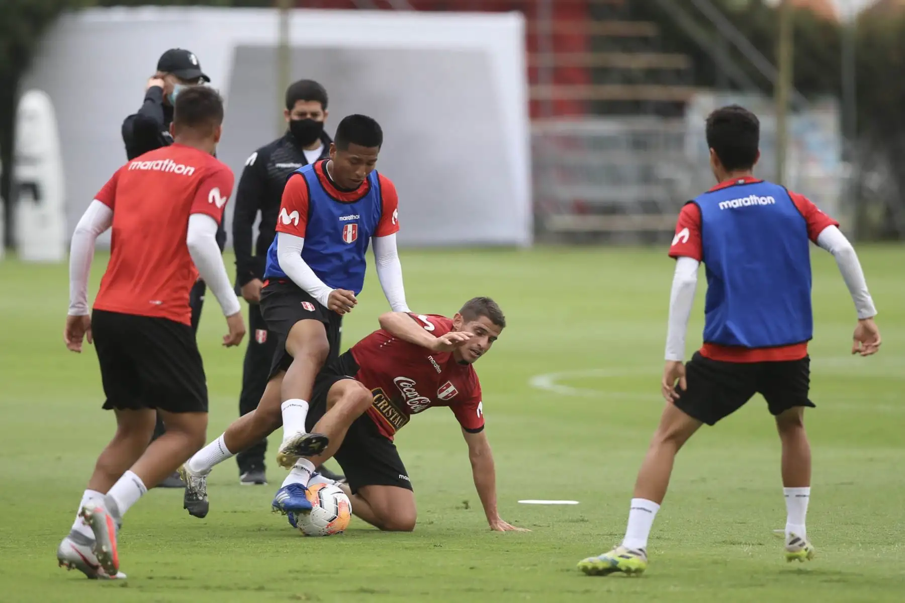 Aldo Corzo en entrenamientos de la Selección Peruana en la Videna FPF, con miras al primer duelo ante la selección de Chile por las Clasificatorias a Qatar 2022. 
Foto: @SeleccionPeru