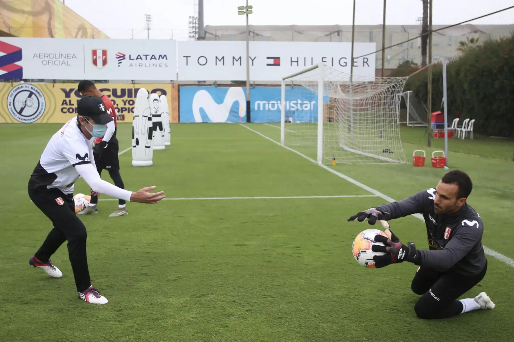 José Carvallo en entrenamientos de la Selección Peruana en la Videna FPF, con miras al primer duelo ante la selección de Chile por las Clasificatorias a Qatar 2022. 
Foto: @SeleccionPeru