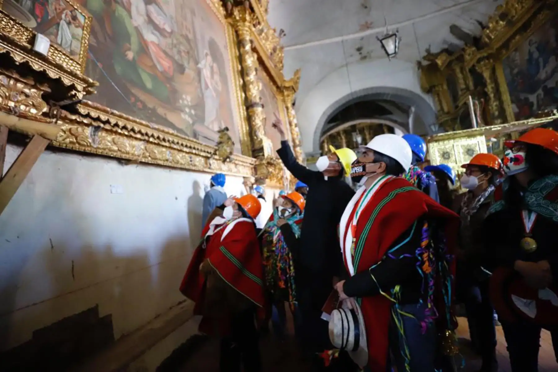 El ministro de Cultura, Alejandro Neyra, participó en el inicio de las obras de restauración en Puno. Se trata del Templo Santa Cruz de Jerusalén en el distrito de Juli, provincia de Chucuito y la Iglesia de Santa Cruz de Nuestra Señora del Rosario, en el distrito de Orurillo.
Foto: Ministerio de Cultura