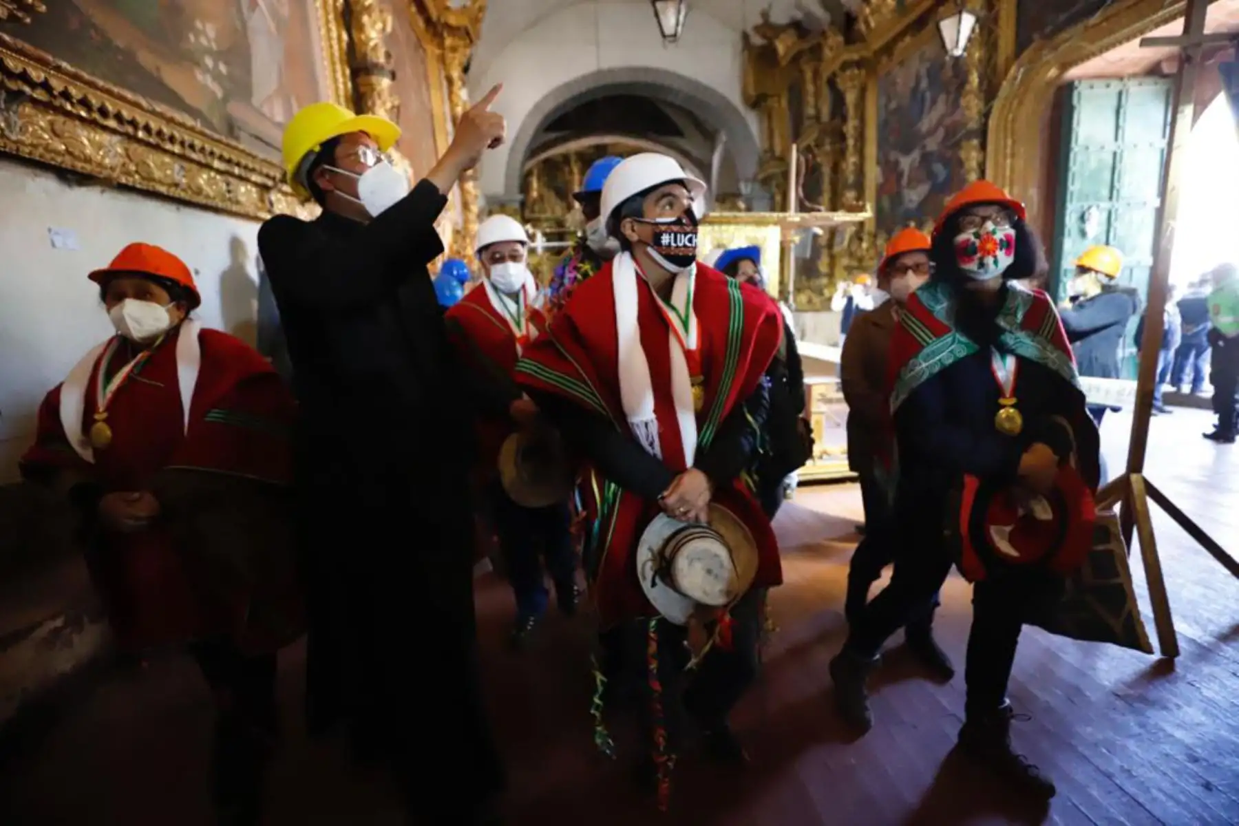 El ministro de Cultura, Alejandro Neyra participa en el inicio de las obras de restauración y puesta en valor de dos iglesias coloniales en  Puno. Se trata del Templo Santa Cruz de Jerusalén en el distrito de Juli, provincia de Chucuito y la Iglesia de Santa Cruz de Nuestra Señora del Rosario.
Foto: Ministerio de Cultura