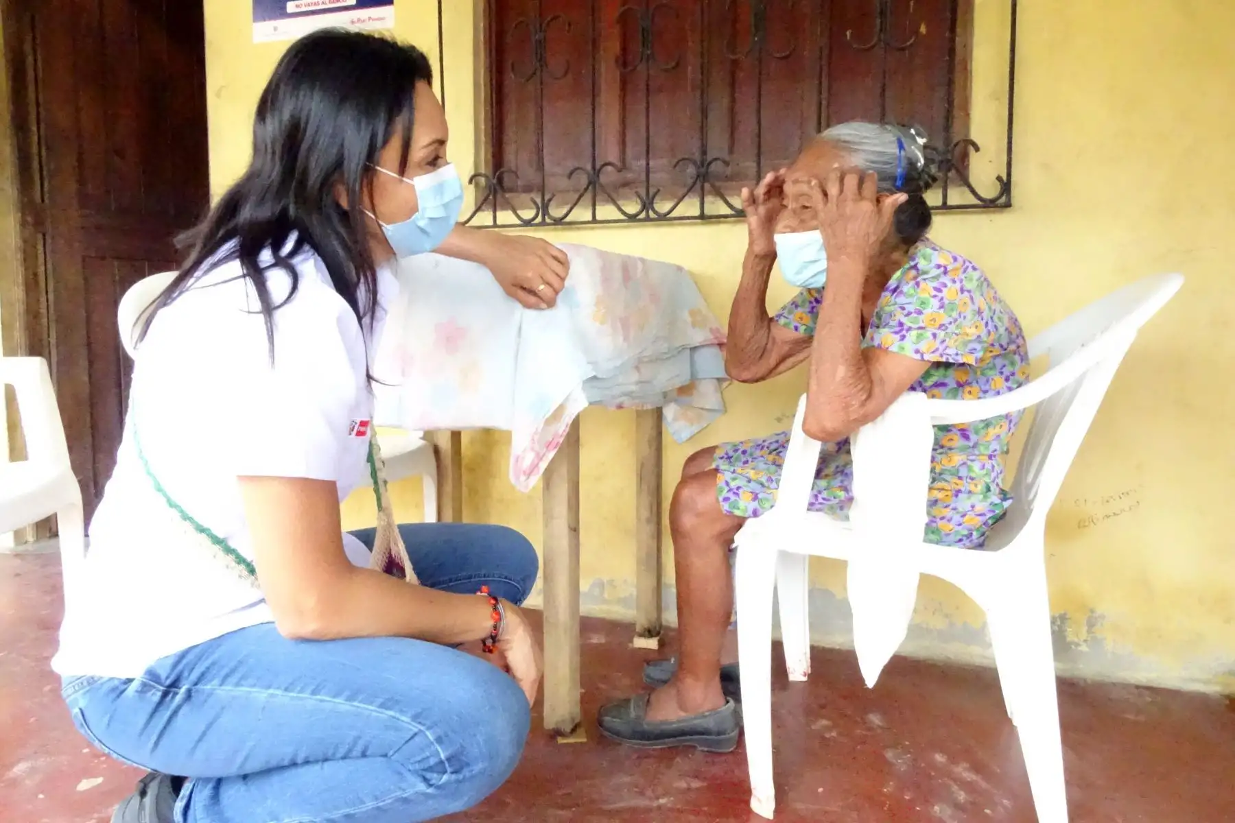 Ministra de Desarrollo e Inclusión Social, Patricia Donayre supervisa la entrega a domicilio del Bono Familiar Universal 