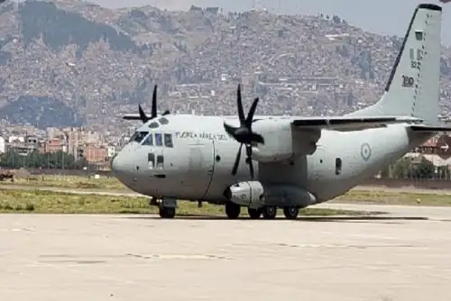 También se dispuso el traslado de dos helicópteros MI-17, uno de la Fuerza Aérea y otro del Ejército, para operar dichos equipos contraincendios.