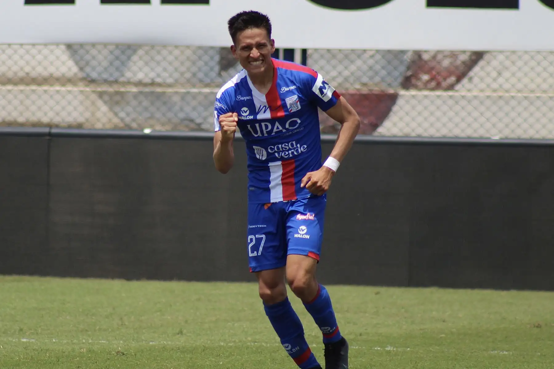 Llacuabamba y Mannucci abren la fecha 5 - Fase 2 de la Liga 1 en Villa El Salvador. Celebración de Rely Fernández luego de anotarle a Llacuabamba.

Foto: FPF